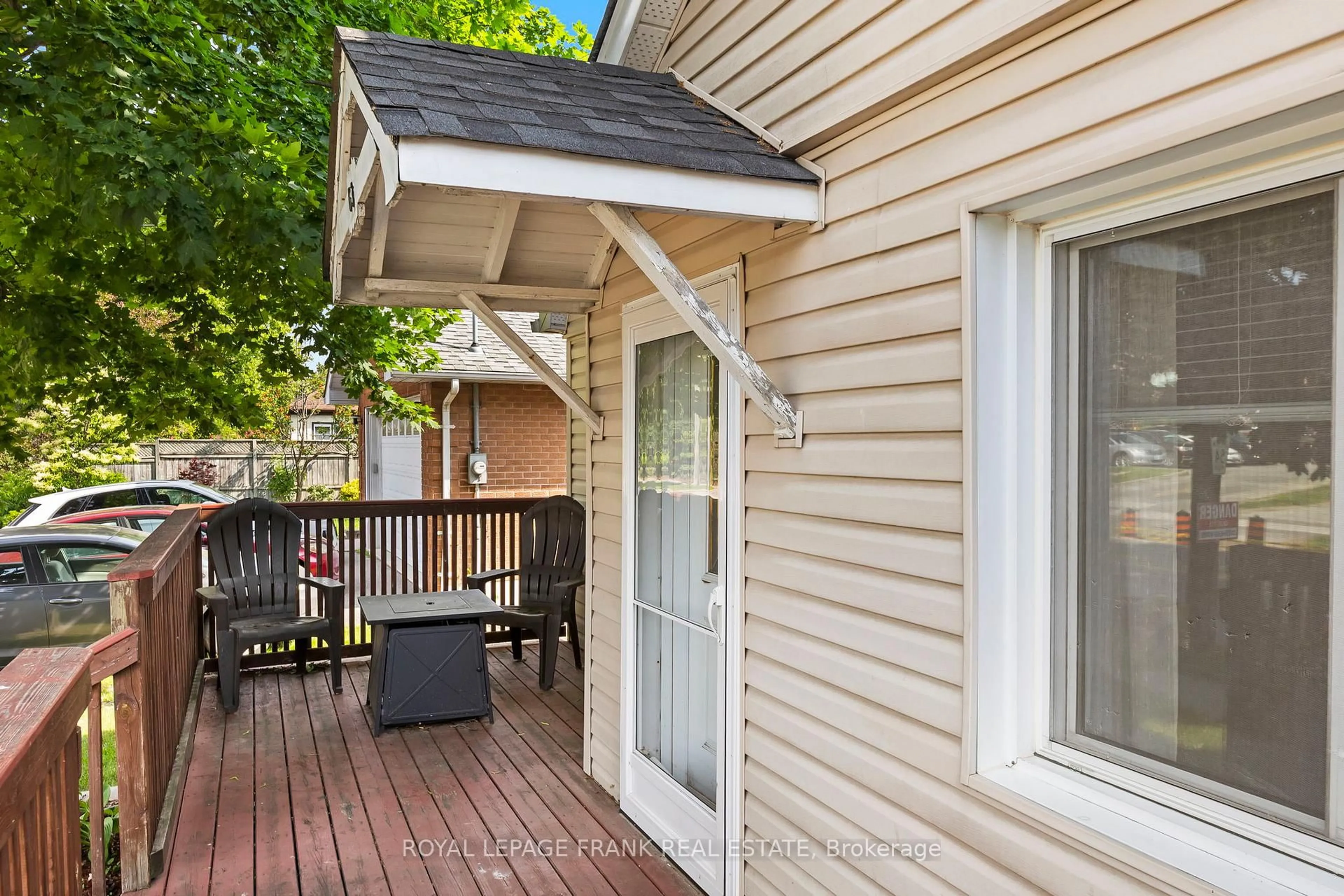 Patio, street for 63 Park Rd, Oshawa Ontario L1J 4K8