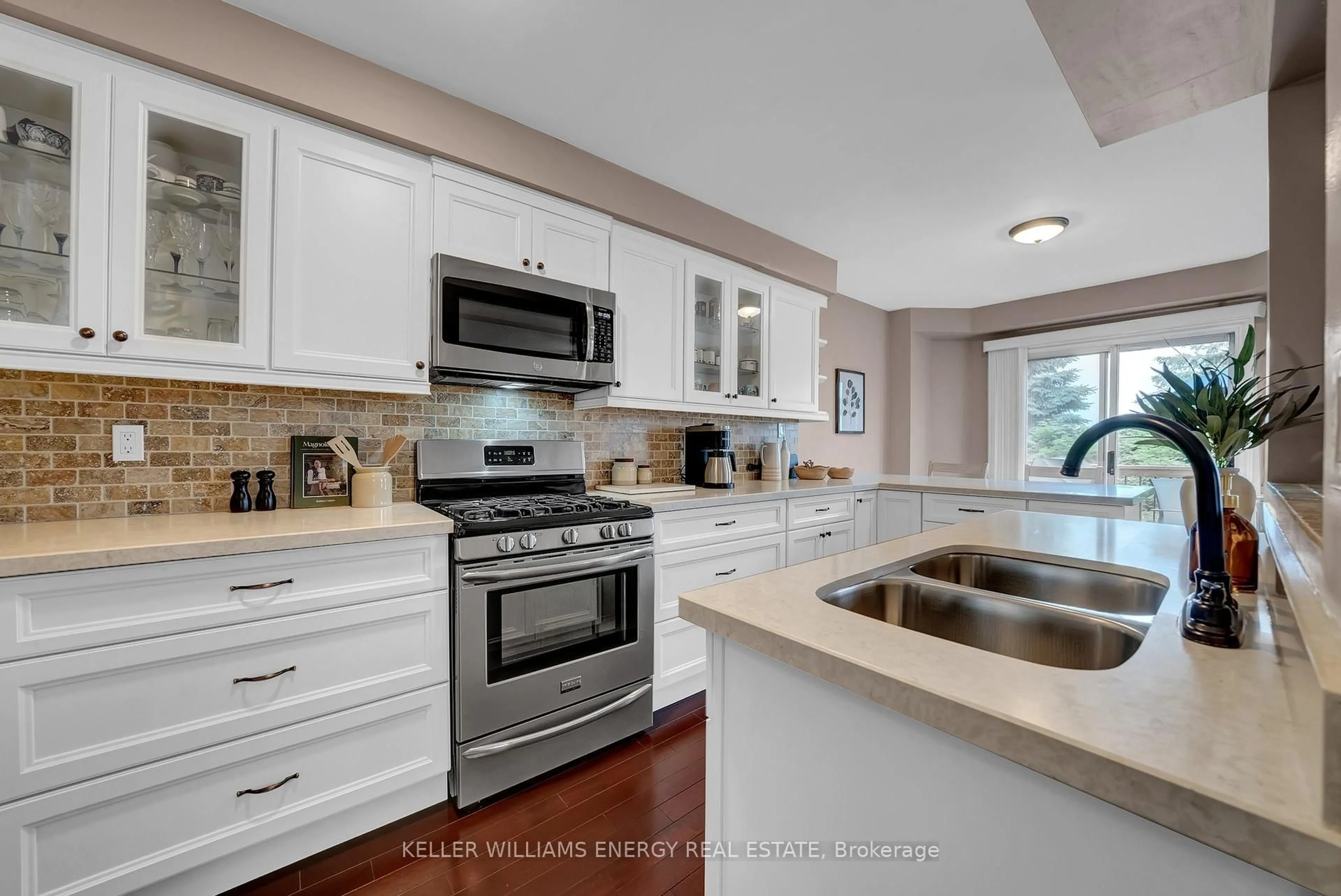 Open concept kitchen, ceramic/tile floor for 120 Hibbard Dr, Ajax Ontario L1Z 1G3