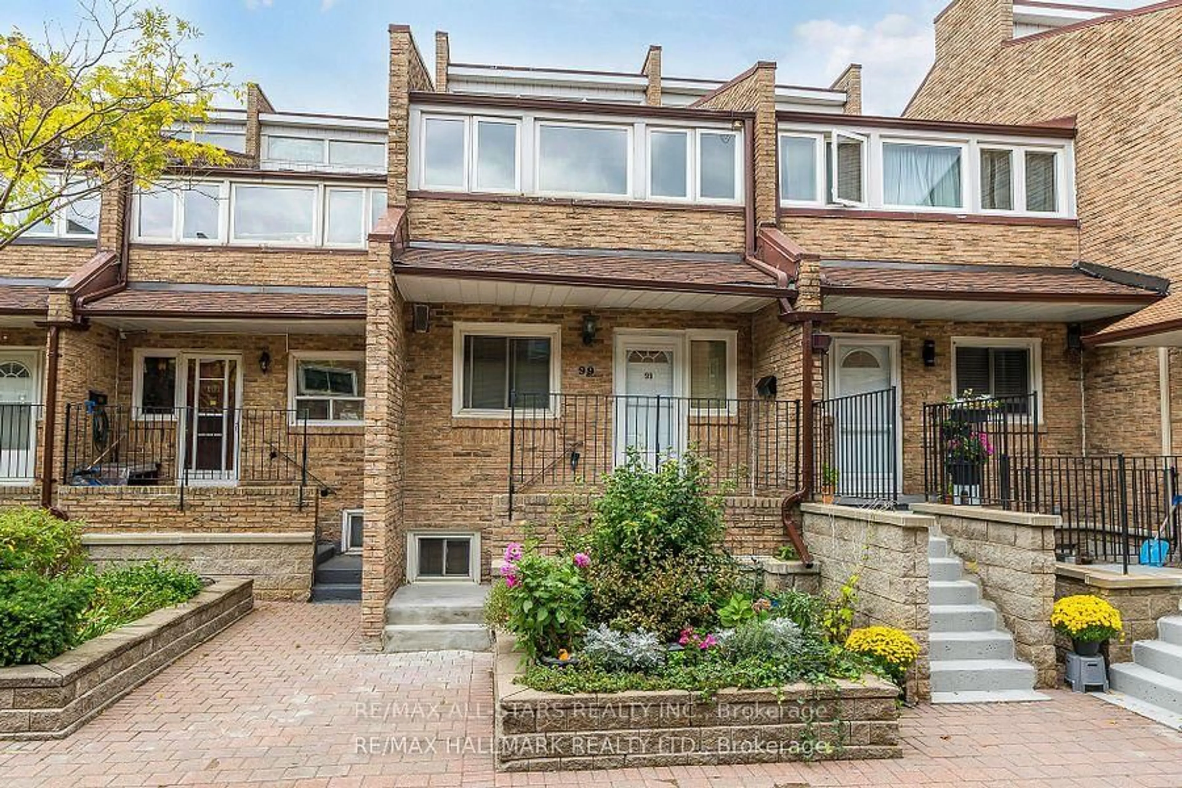 Home with brick exterior material, street for 50 Golf Club Rd #99, Toronto Ontario M1M 3T5