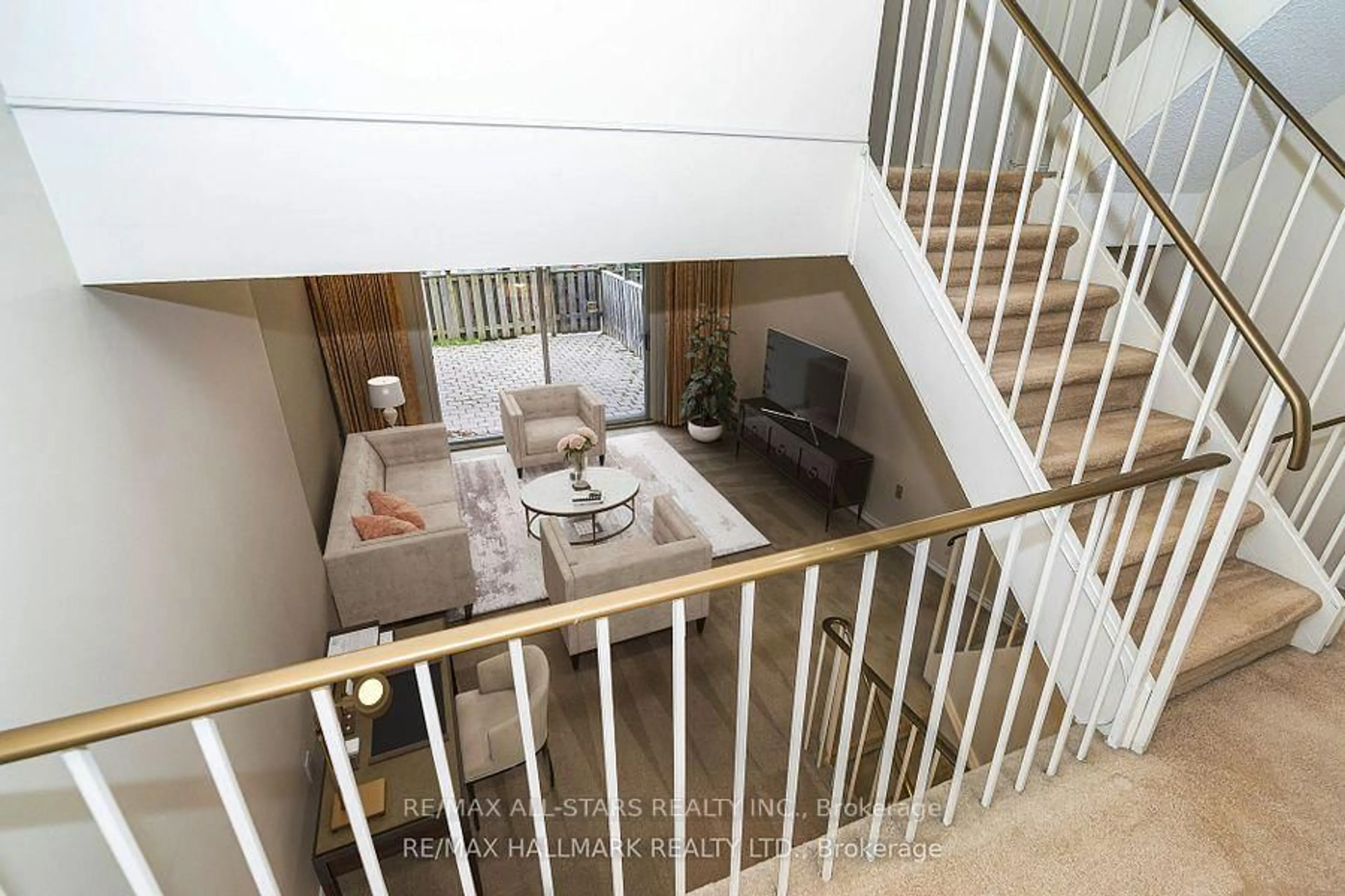 Indoor foyer for 50 Golf Club Rd #99, Toronto Ontario M1M 3T5
