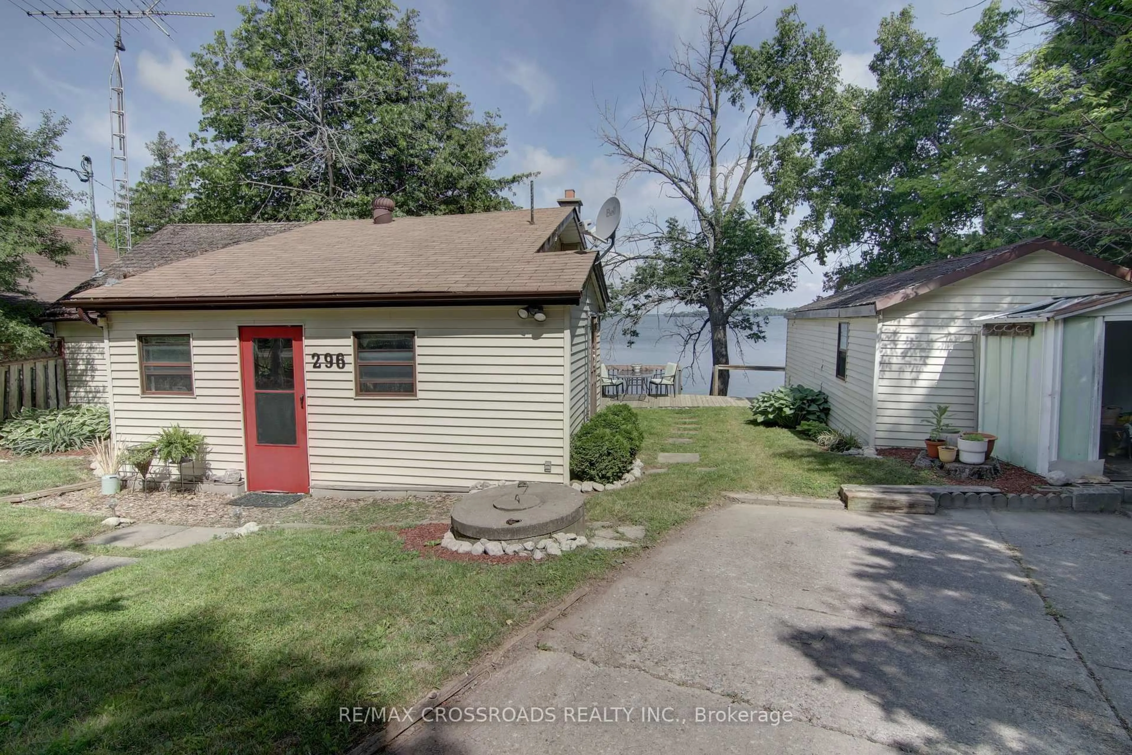 A pic from outside/outdoor area/front of a property/back of a property/a pic from drone, street for 296 Williams Point Rd, Scugog Ontario L0B 1E0