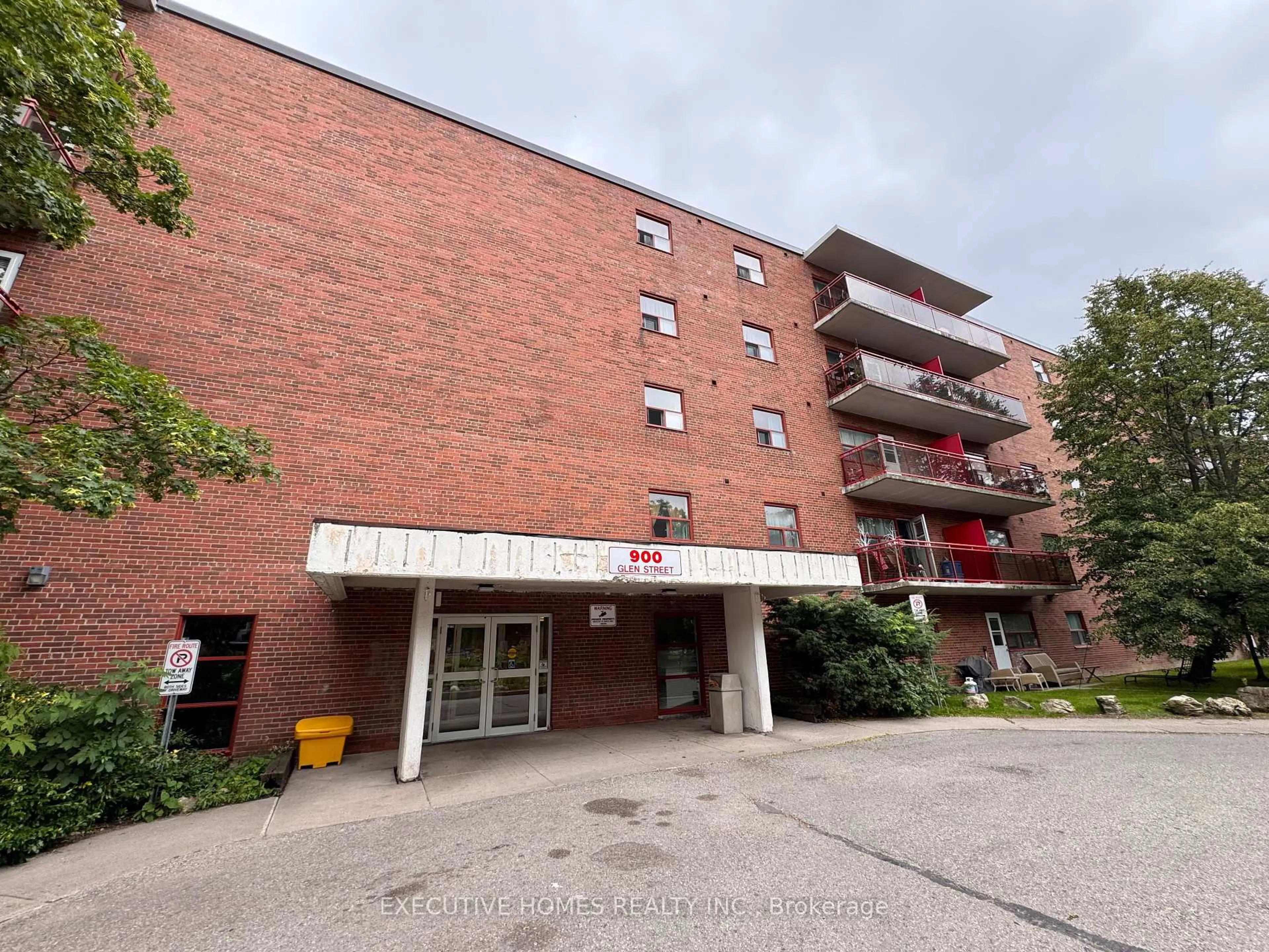 Unknown for 900 Glen St #414, Oshawa Ontario L1J 5Z5