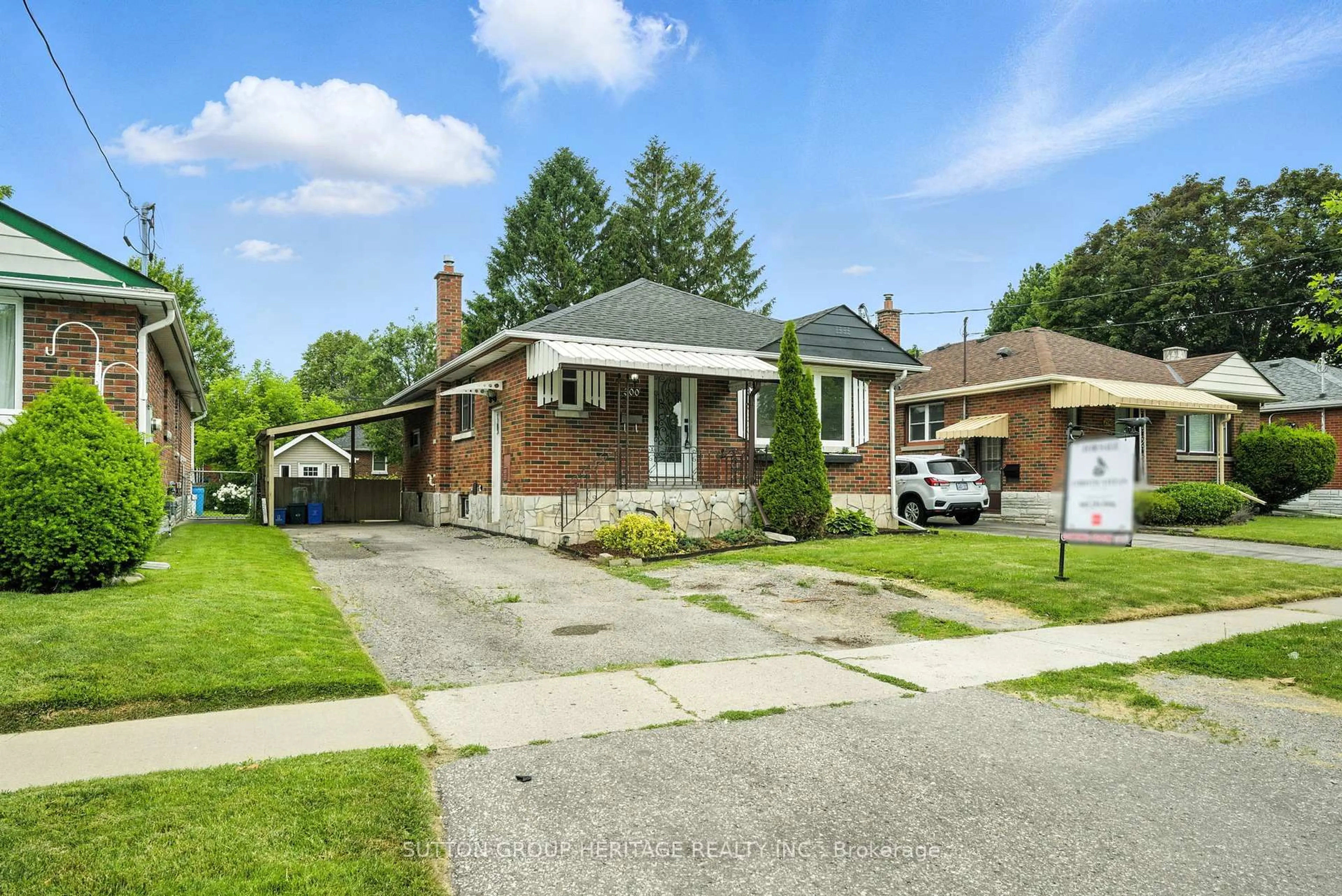 Home with brick exterior material, street for 300 Cadillac Ave, Oshawa Ontario L1H 5Z8