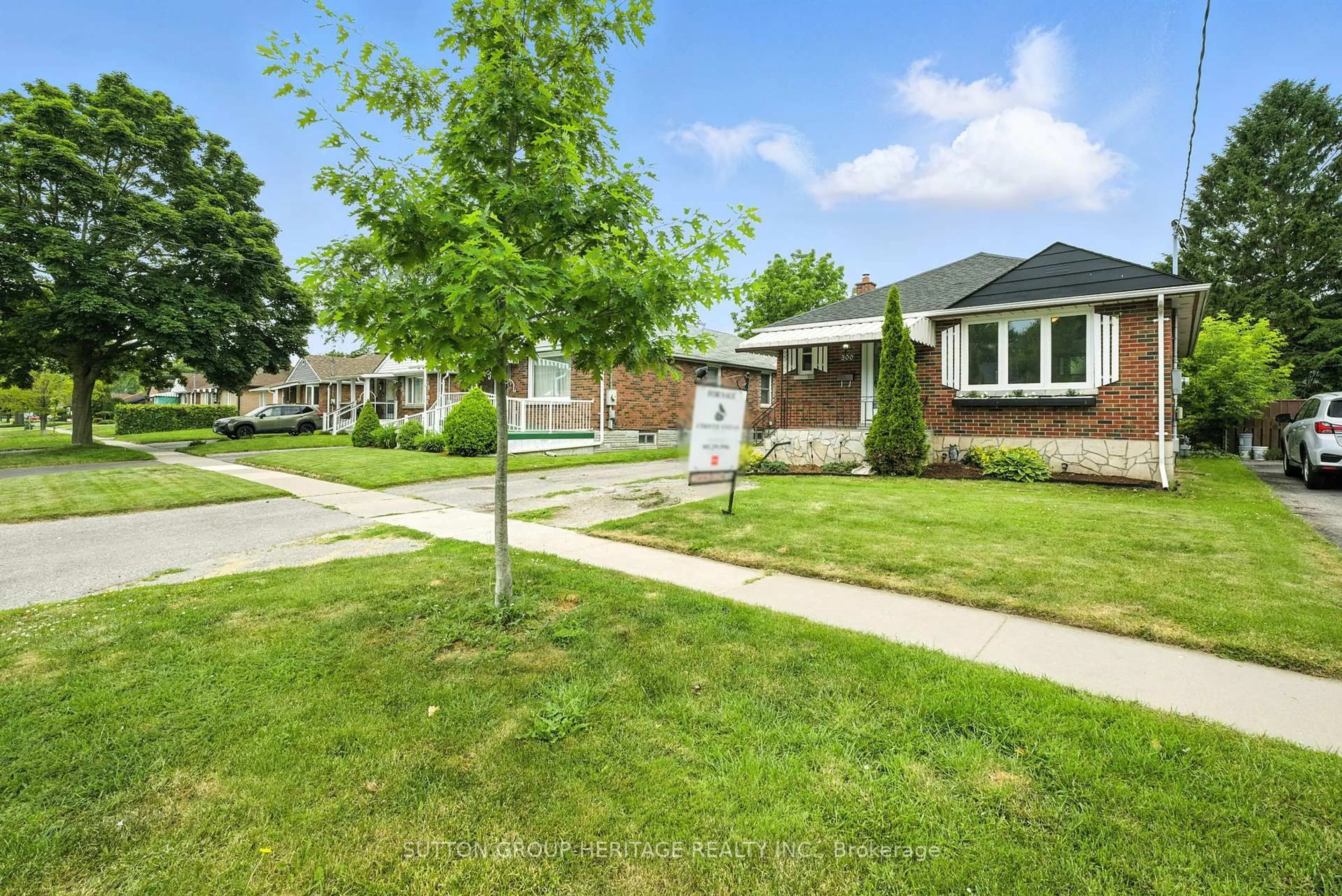 Unknown for 300 Cadillac Ave, Oshawa Ontario L1H 5Z8