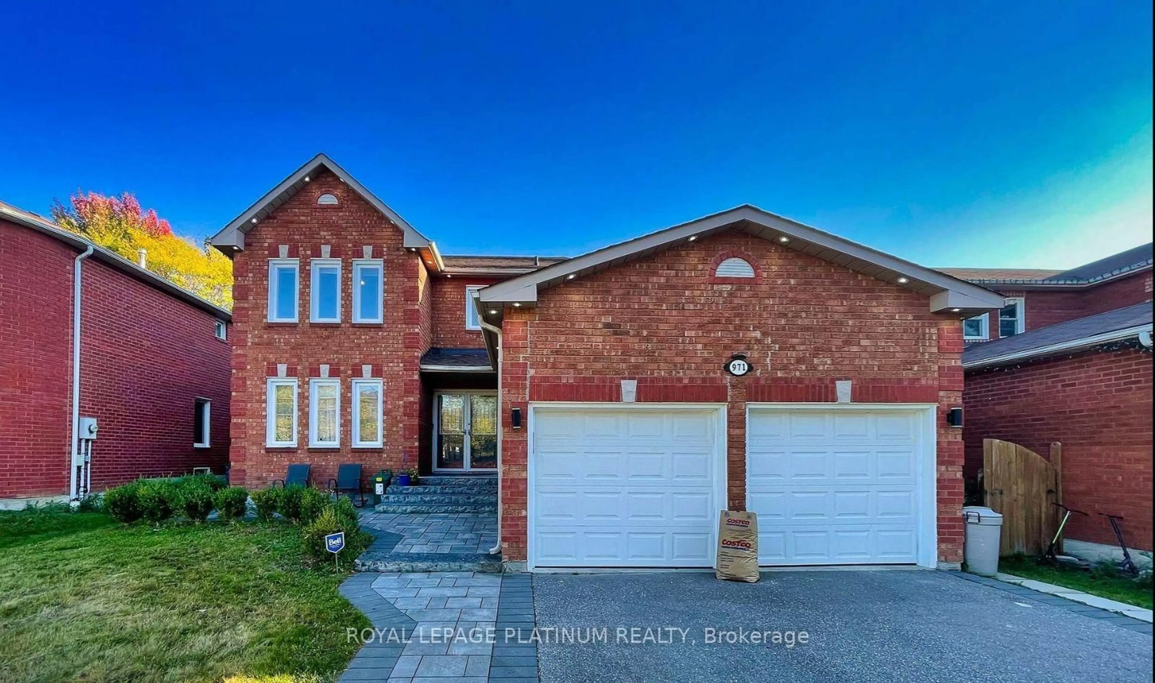 Home with brick exterior material, street for 971 Thimbleberry Circ, Oshawa Ontario L1K 2H3