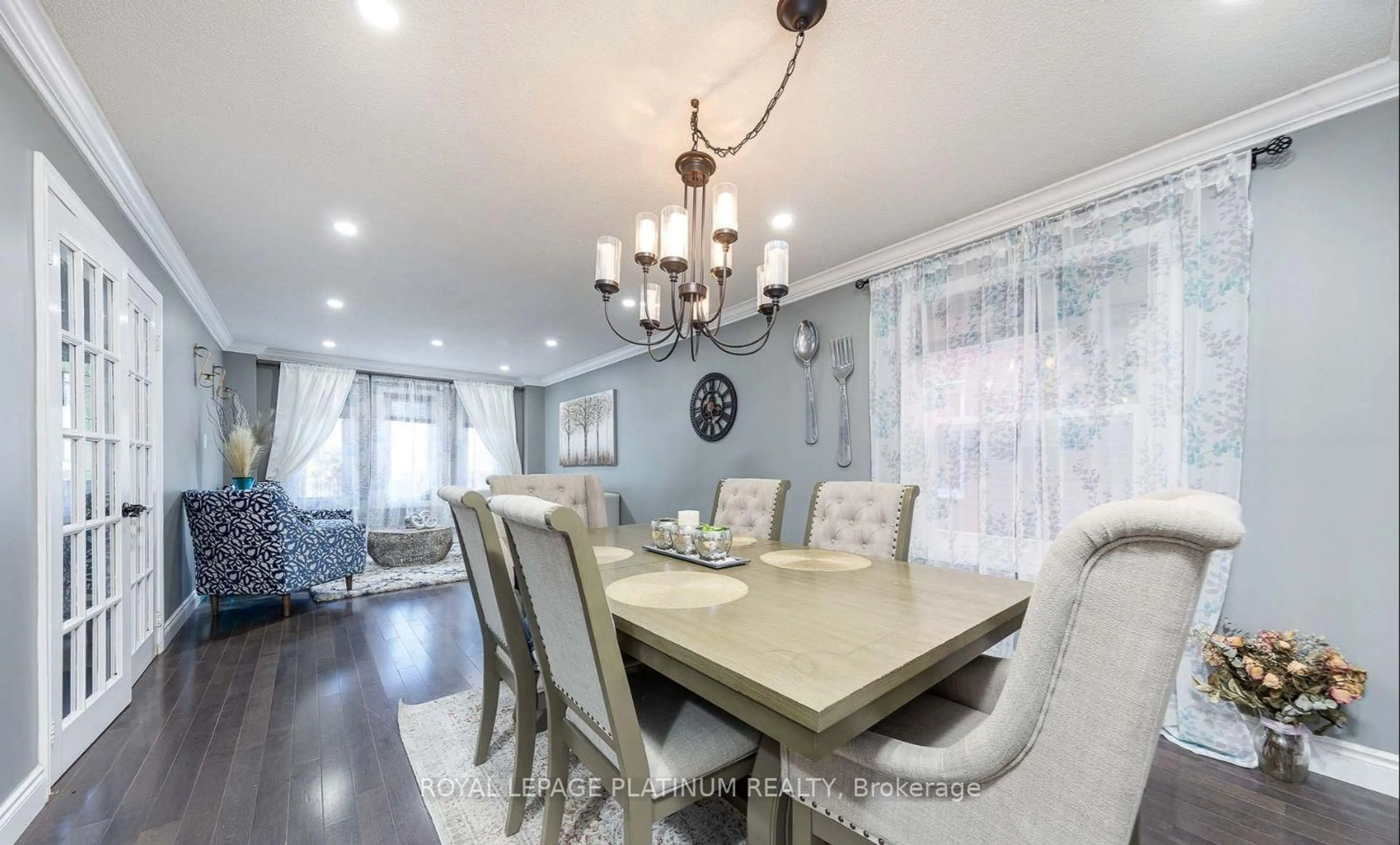 Dining room, wood/laminate floor for 971 Thimbleberry Circ, Oshawa Ontario L1K 2H3