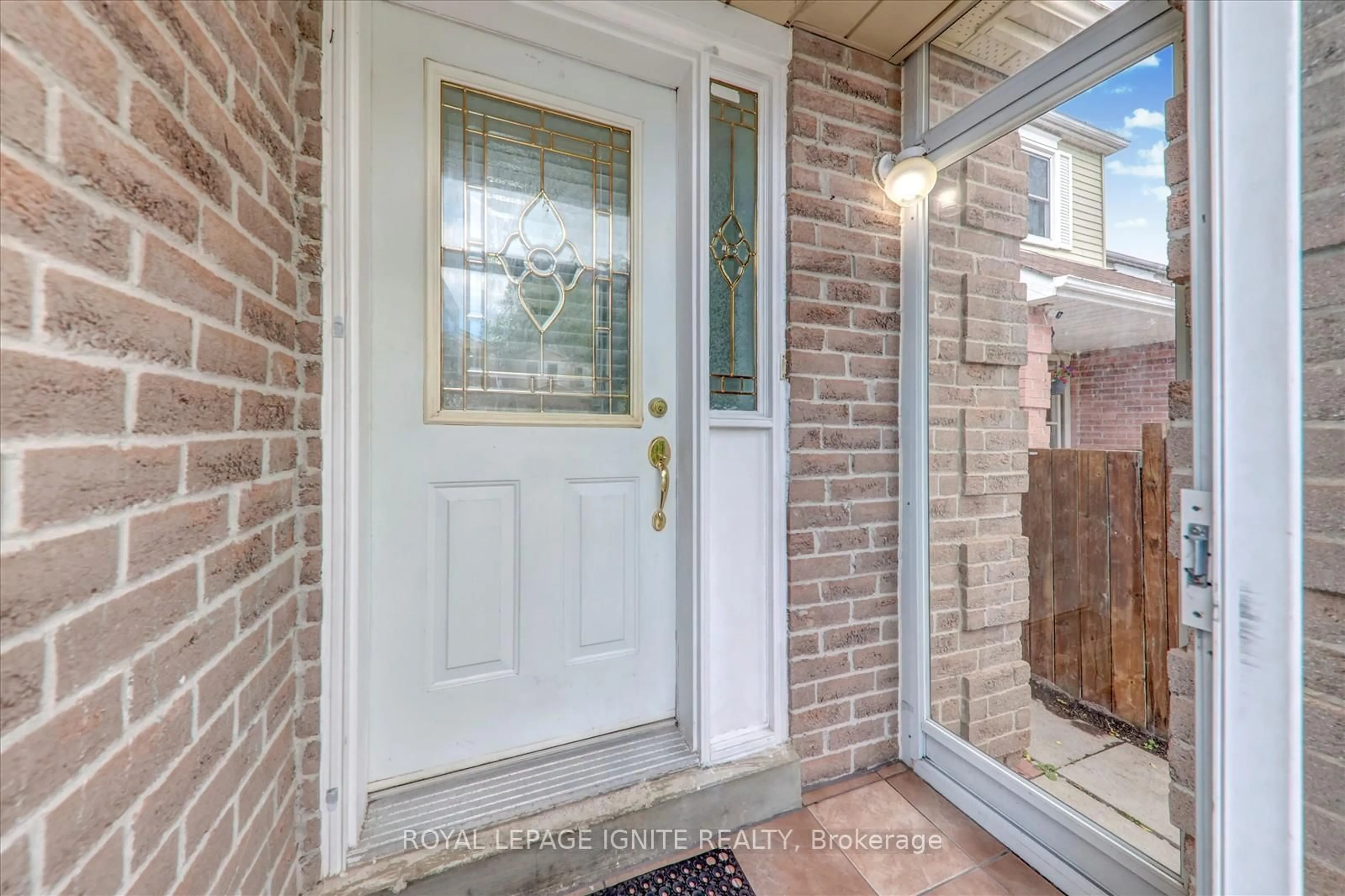 Indoor entryway for 77 Prosperity Pt Ptwy, Toronto Ontario M1B 4G9