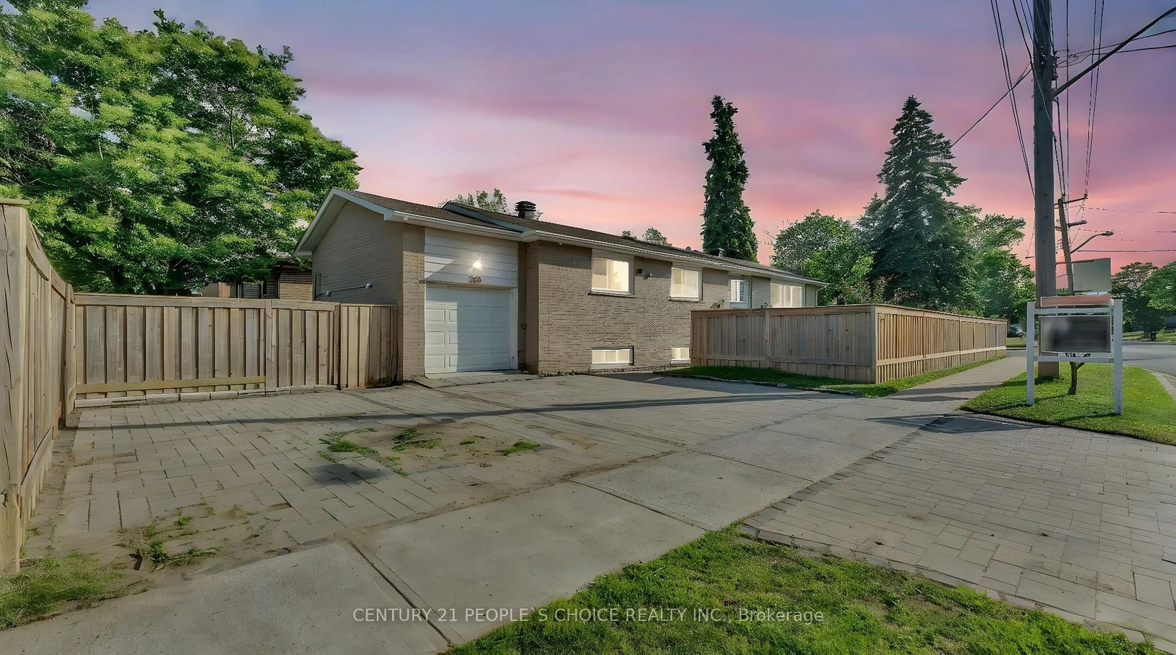 A pic from outside/outdoor area/front of a property/back of a property/a pic from drone, street for 289 Coronation Dr, Toronto Ontario M1E 2J5