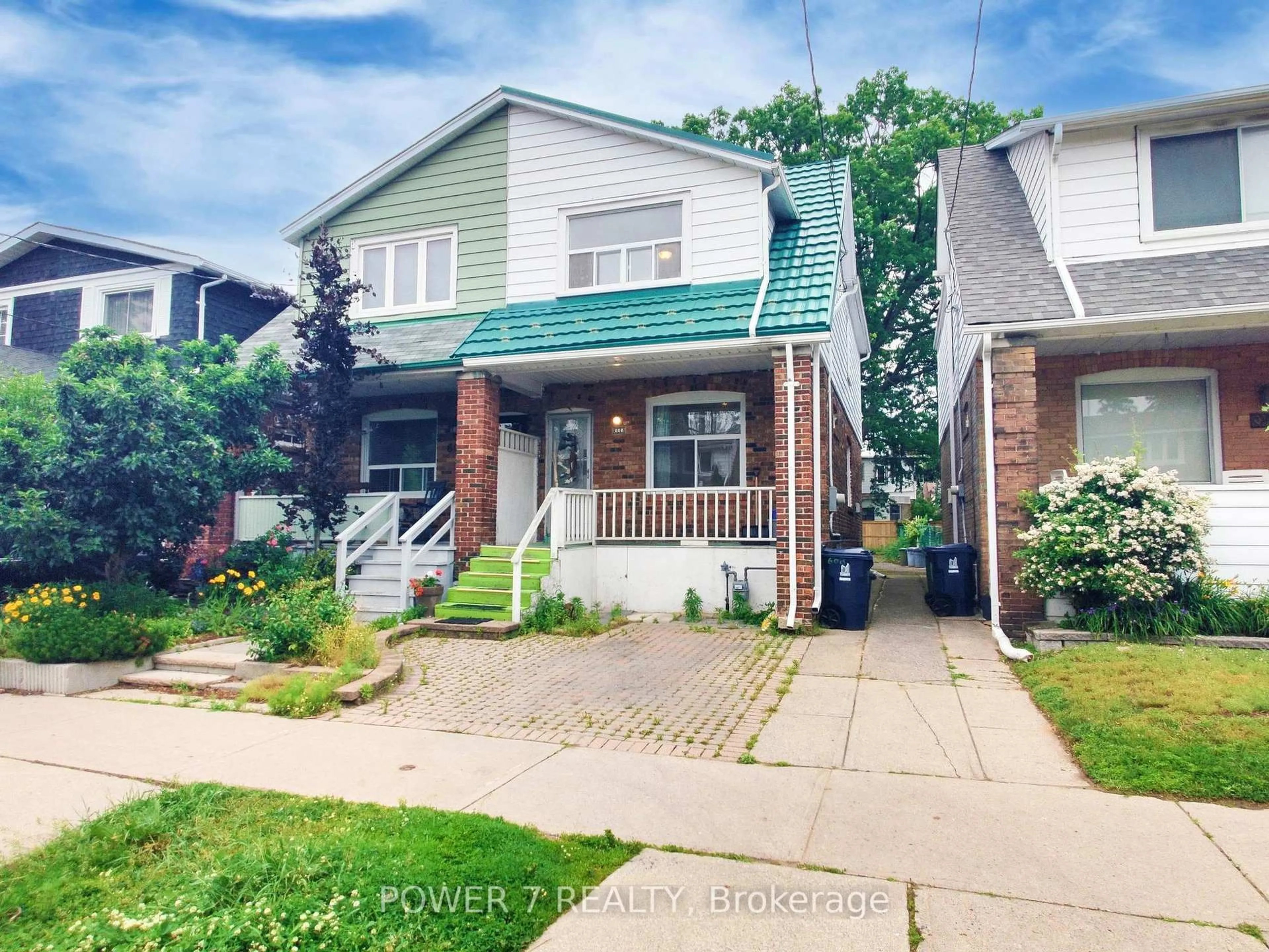 Unknown for 608 Milverton Blvd, Toronto Ontario M4C 1X7