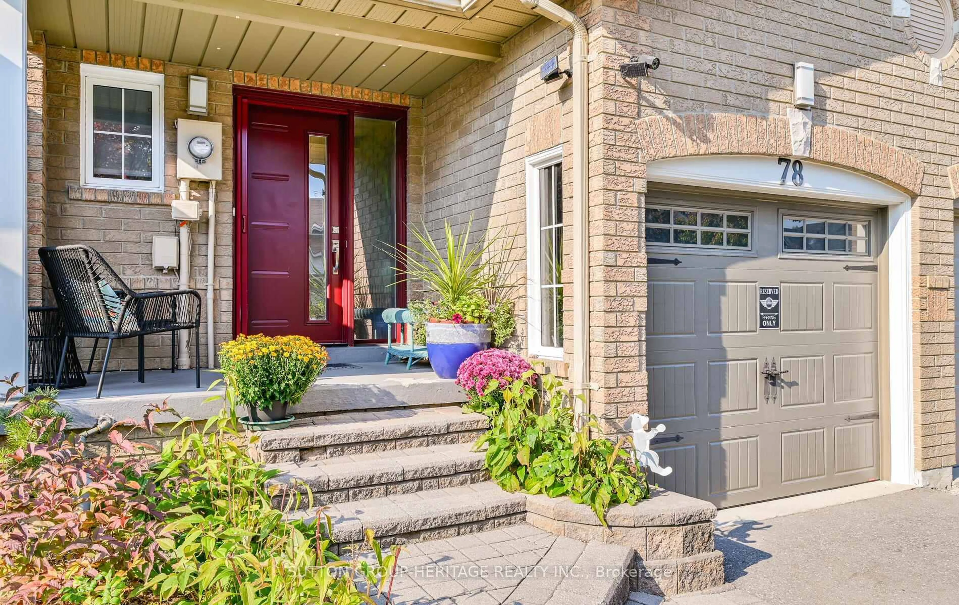 Indoor entryway for 78 Tremount St, Whitby Ontario L1M 1G3