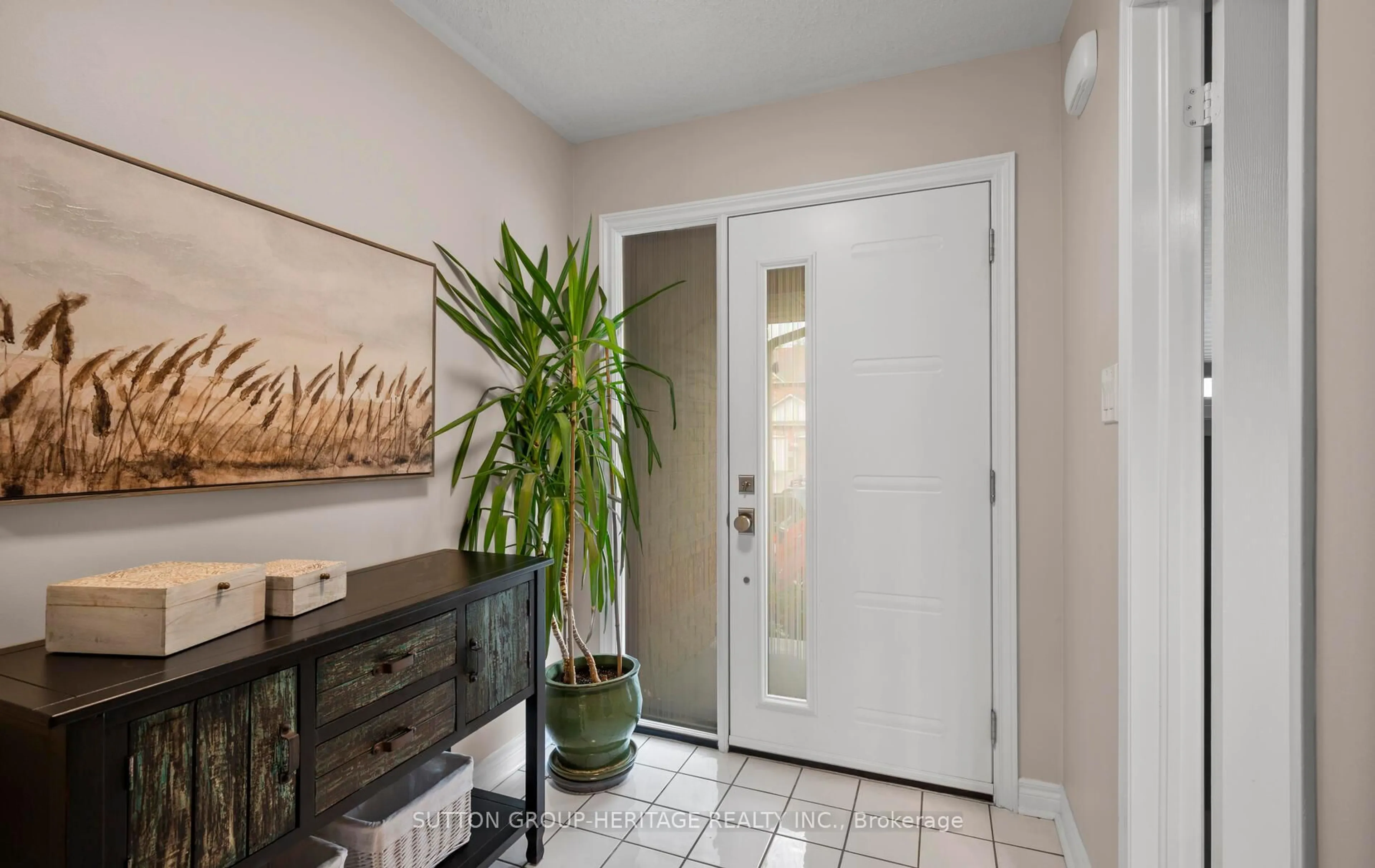 Indoor entryway for 78 Tremount St, Whitby Ontario L1M 1G3
