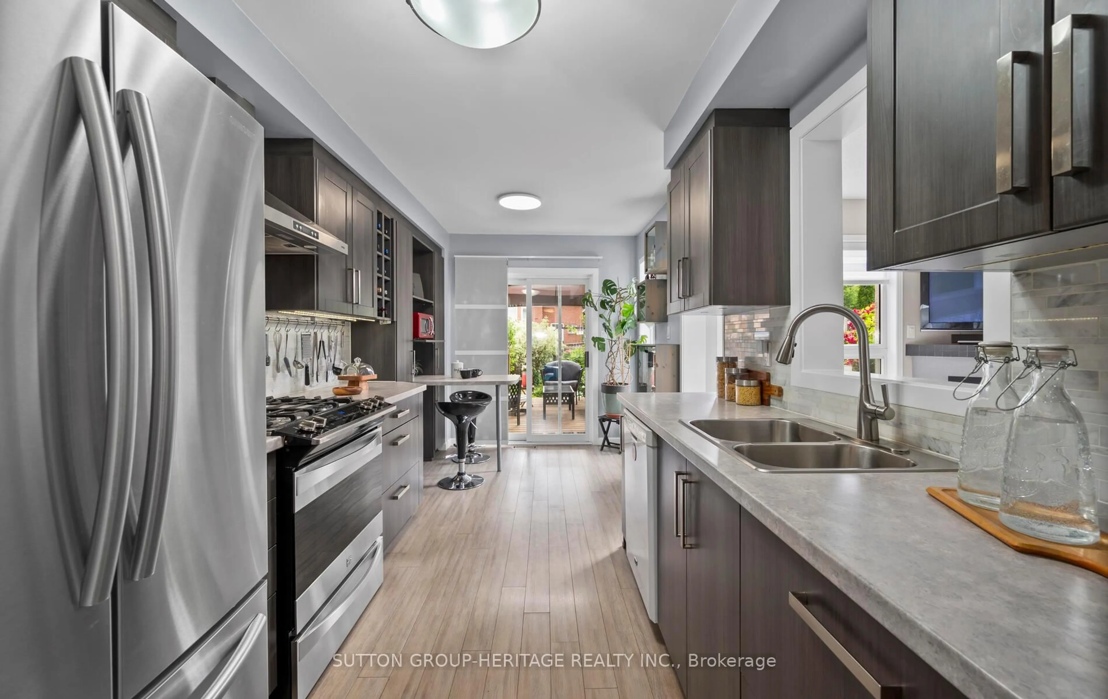 Contemporary kitchen, unknown for 78 Tremount St, Whitby Ontario L1M 1G3