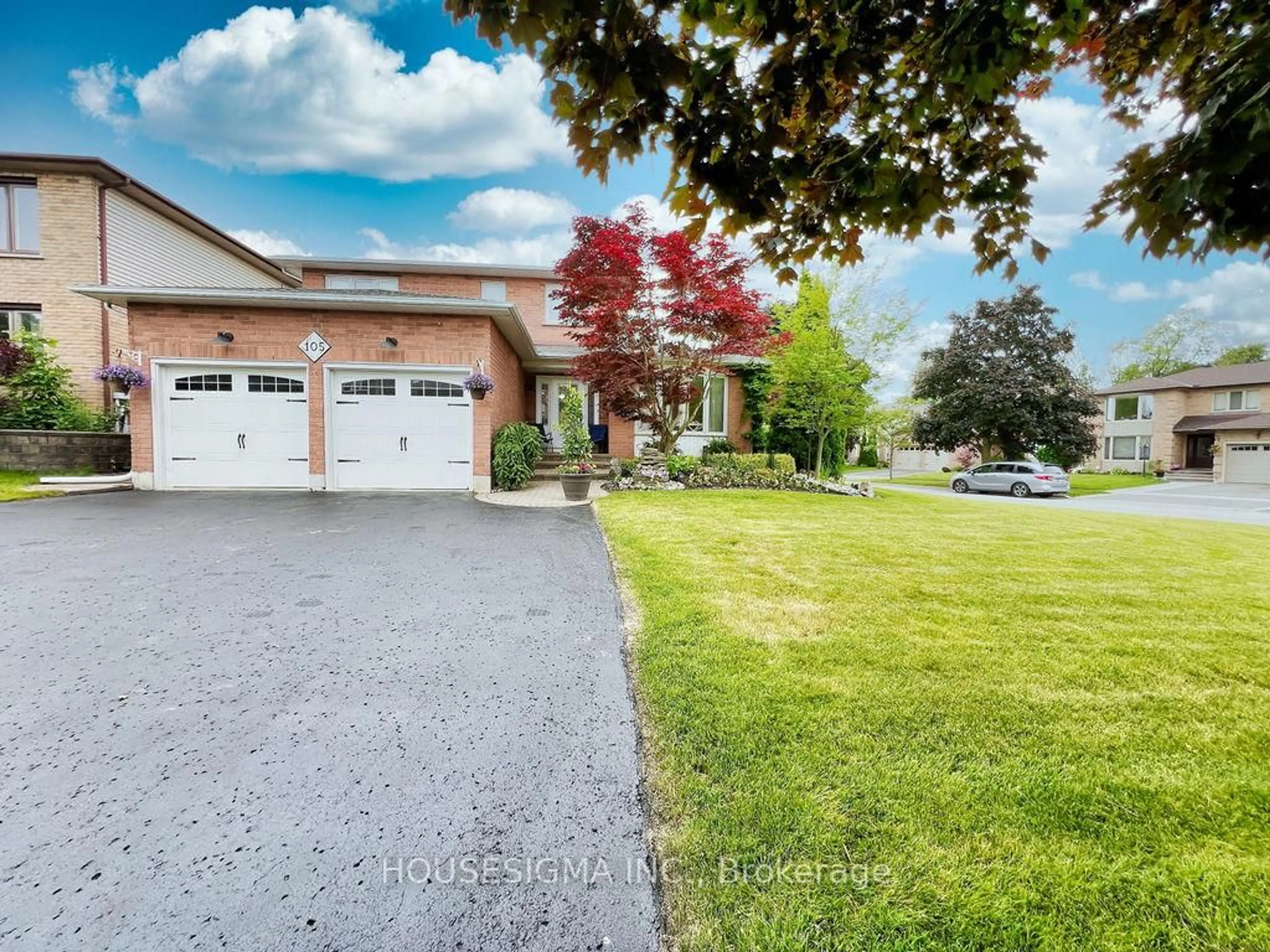 A pic from outside/outdoor area/front of a property/back of a property/a pic from drone, street for 105 Devondale St, Clarington Ontario L1E 1Z9
