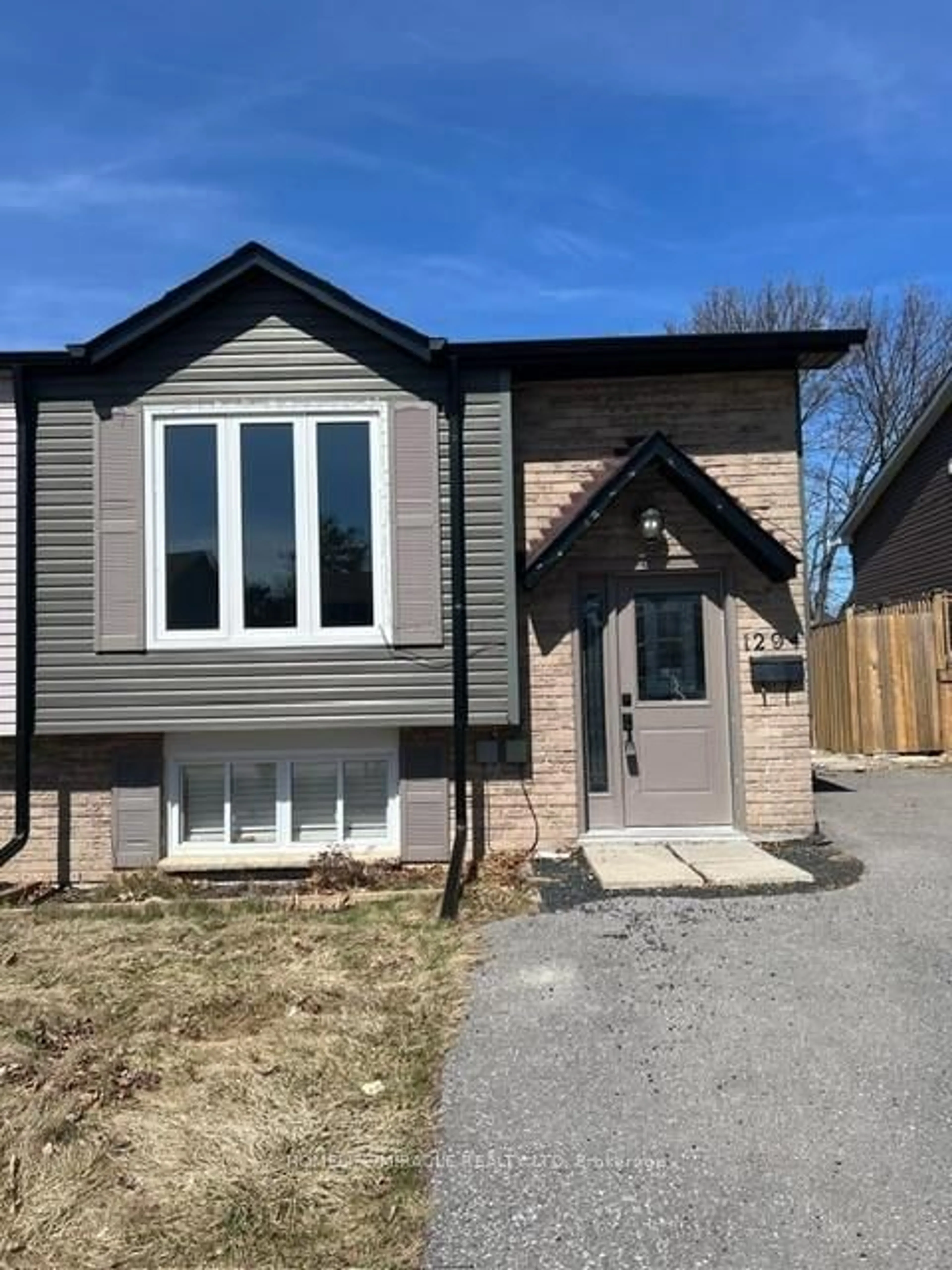 Home with vinyl exterior material, street for 1294 Sunningdale Ave, Oshawa Ontario L1H 8G7