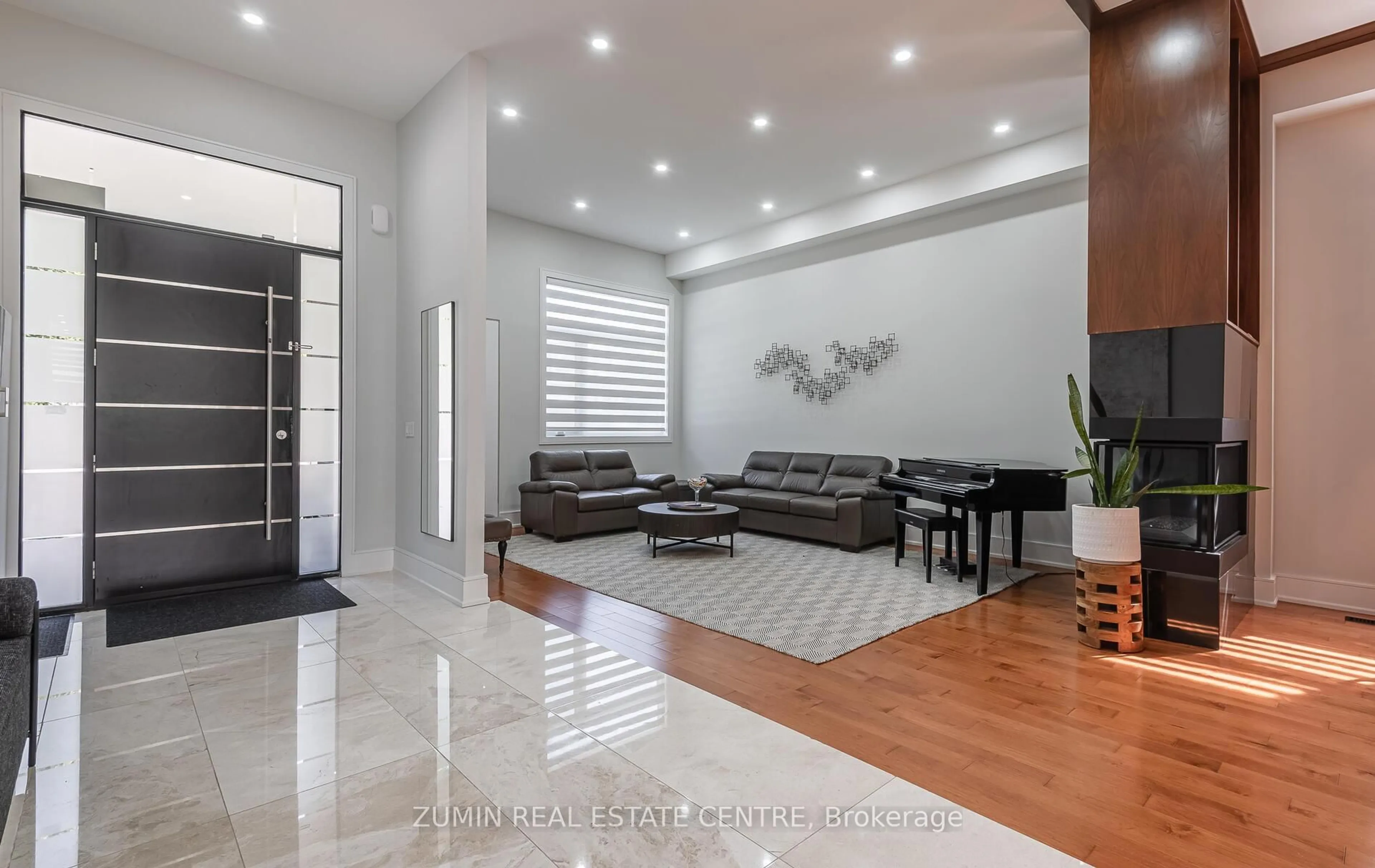 Indoor entryway for 1834 Appleview Rd, Pickering Ontario L1V 1T8