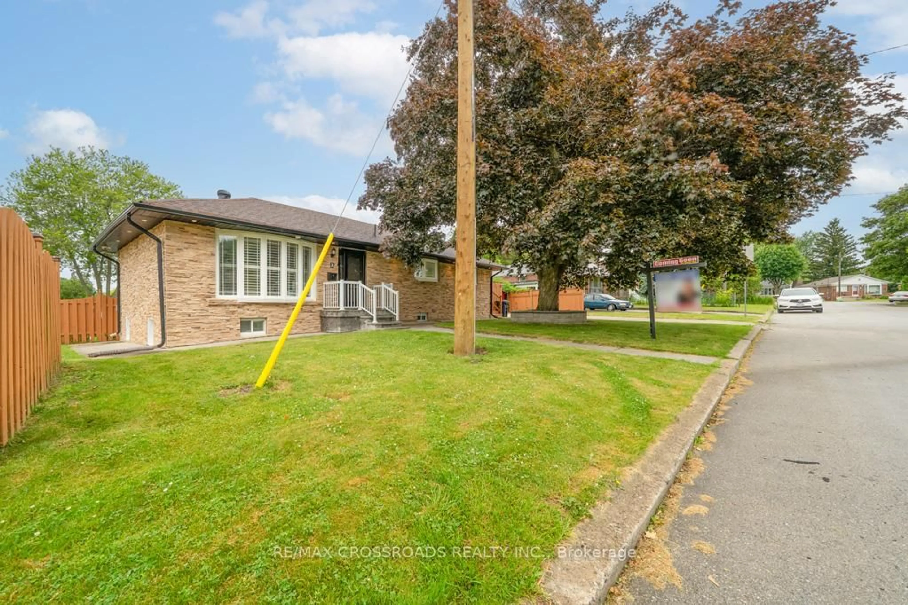 A pic from outside/outdoor area/front of a property/back of a property/a pic from drone, street for 2 Mackinac Cres, Toronto Ontario M1J 1P9