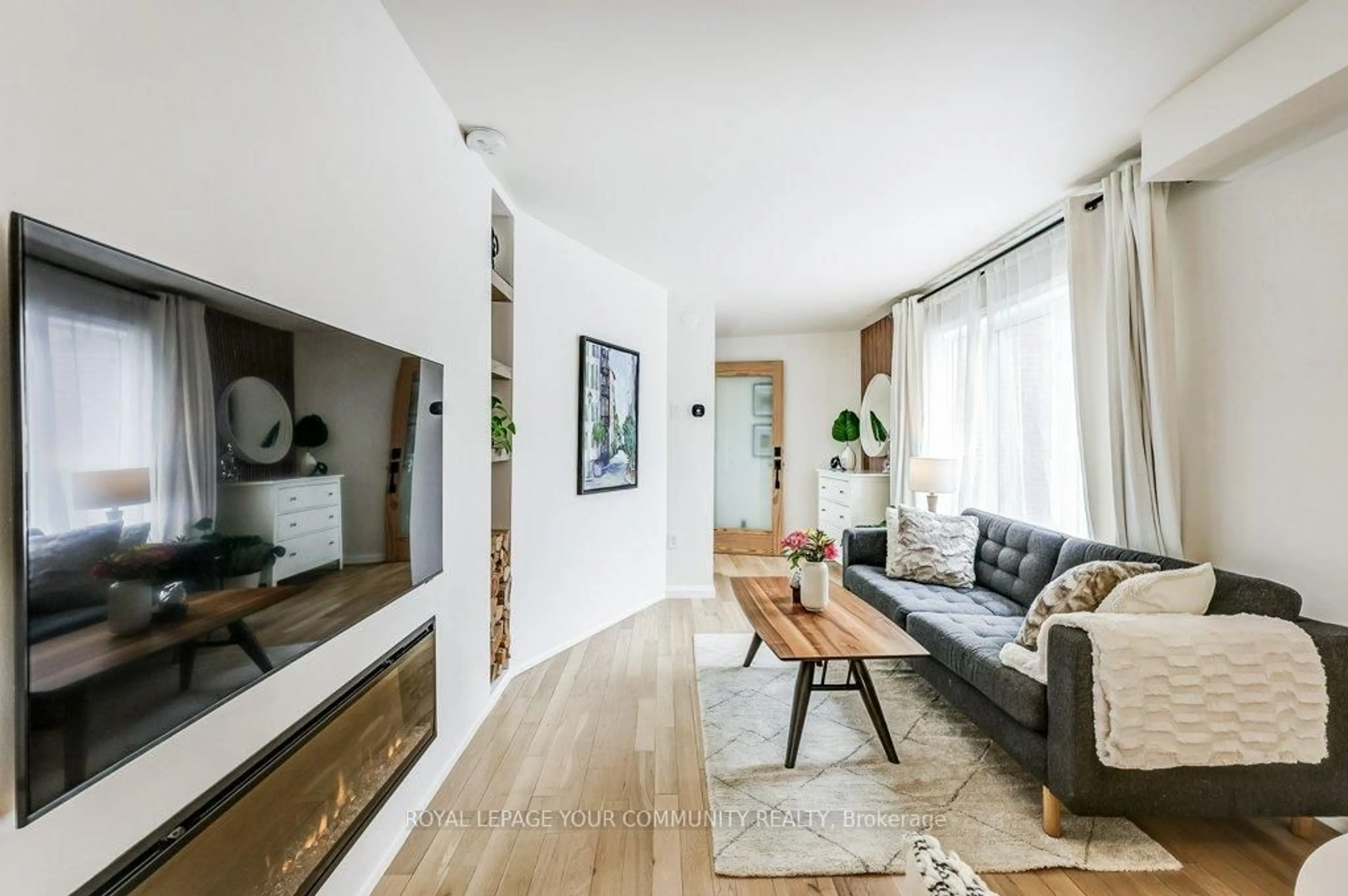 Living room with furniture, wood/laminate floor for 740 Kennedy Rd #6A, Toronto Ontario M1K 2C5