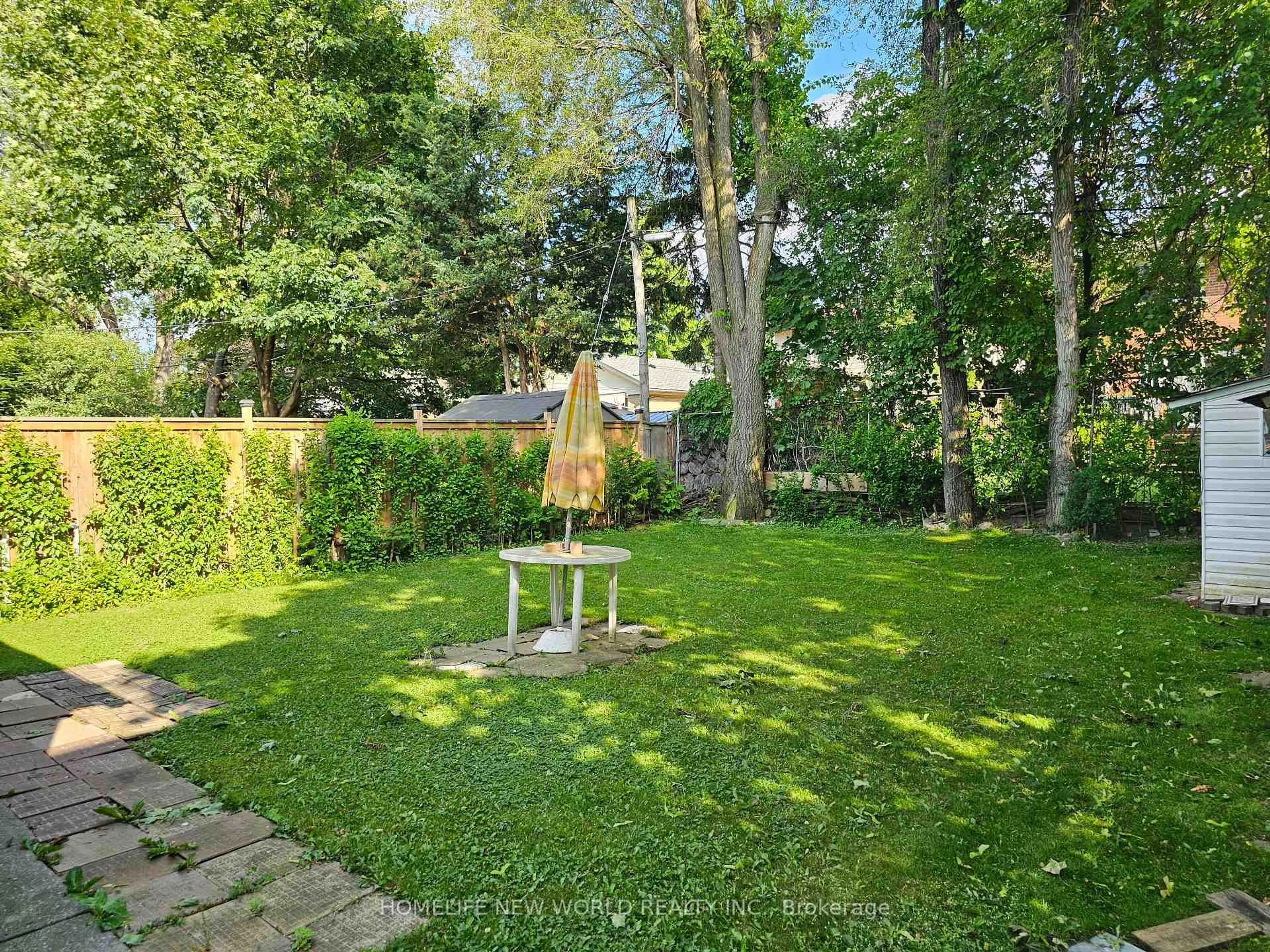 Patio, forest/trees view for 35 Stratton Ave, Toronto Ontario M1K 3V2