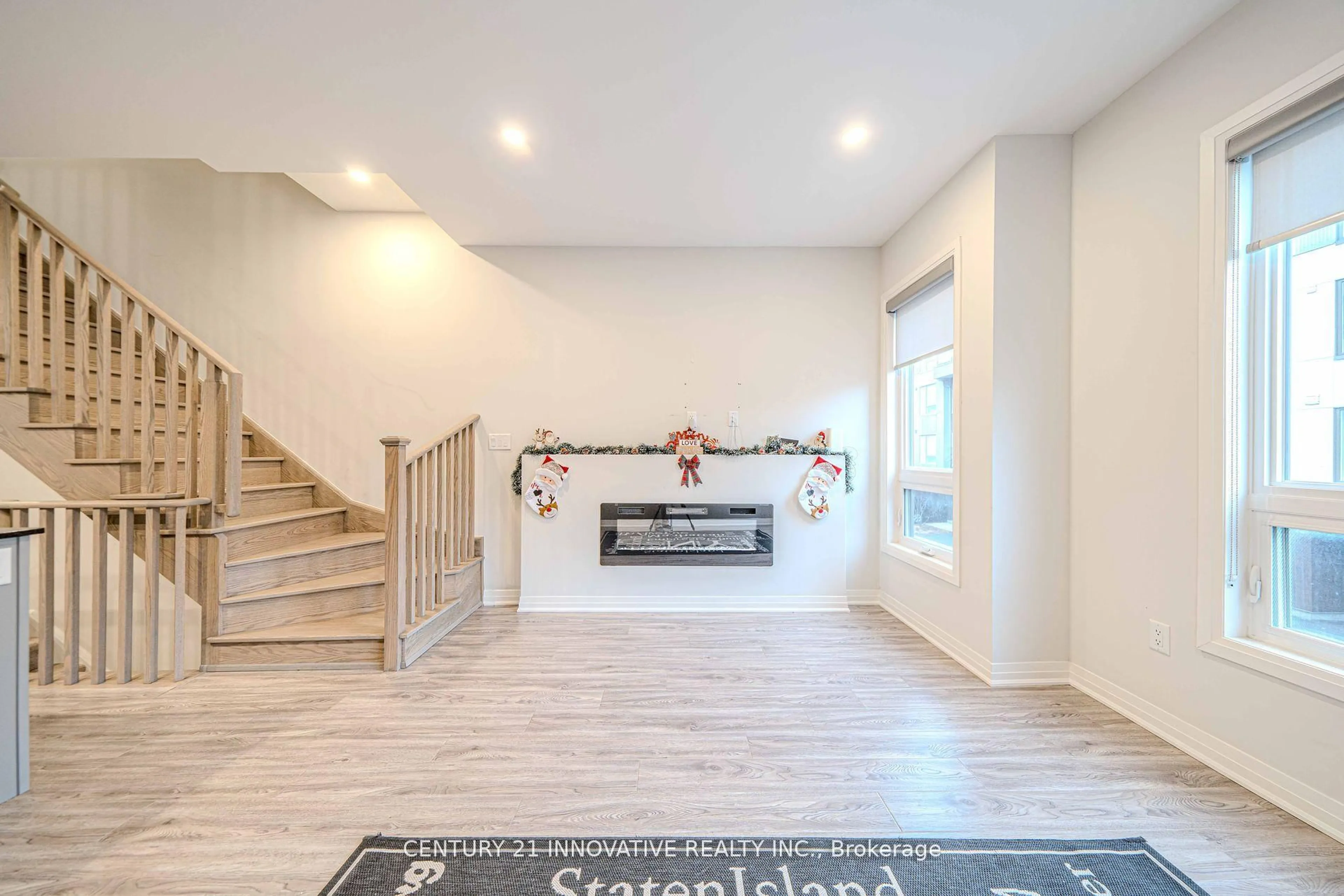 Indoor entryway for 1674 Pleasure Valley Path, Oshawa Ontario L1G 4X8