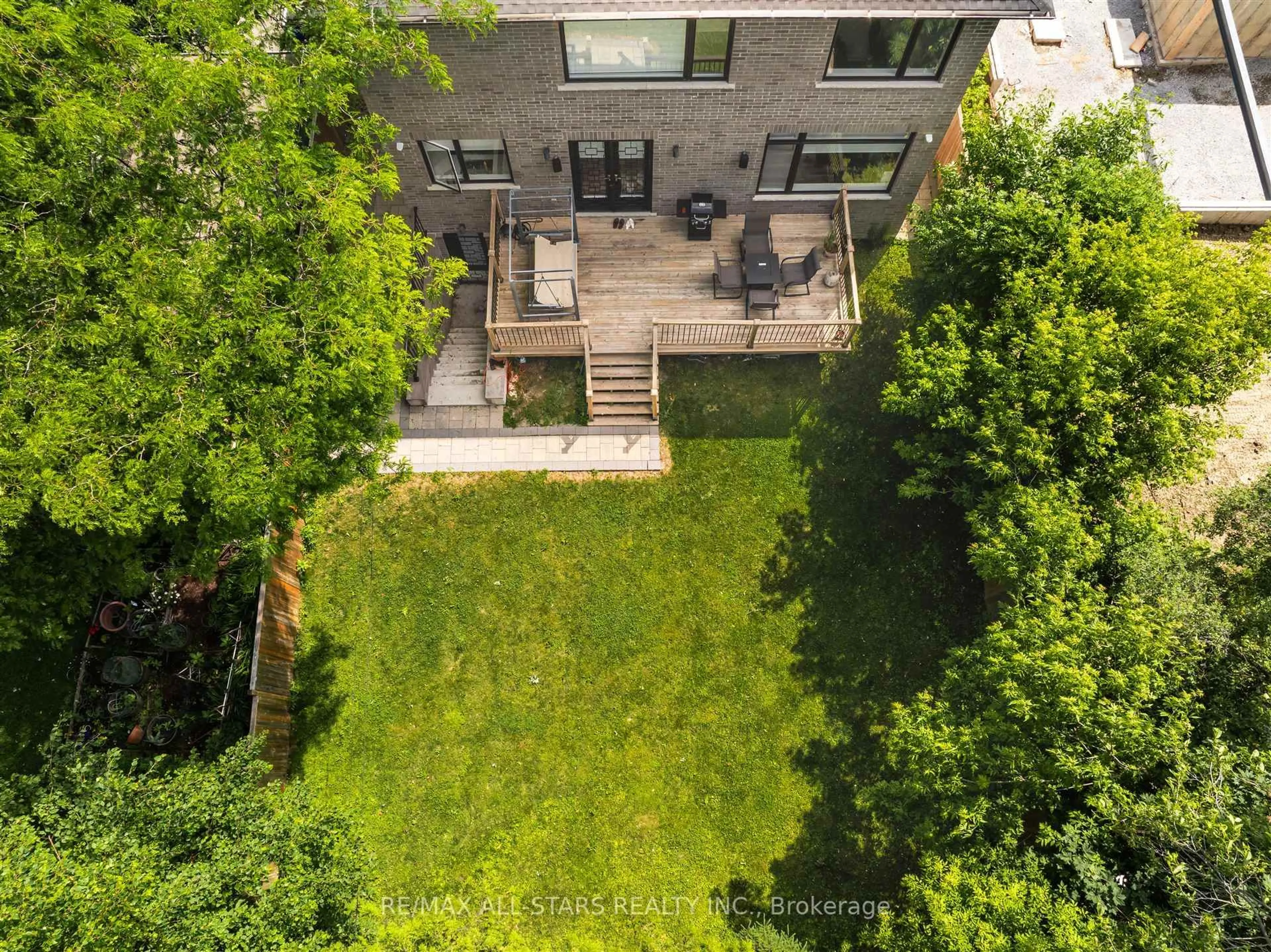A pic from outside/outdoor area/front of a property/back of a property/a pic from drone, unknown for 50 Eastville Ave, Toronto Ontario M1M 2N7