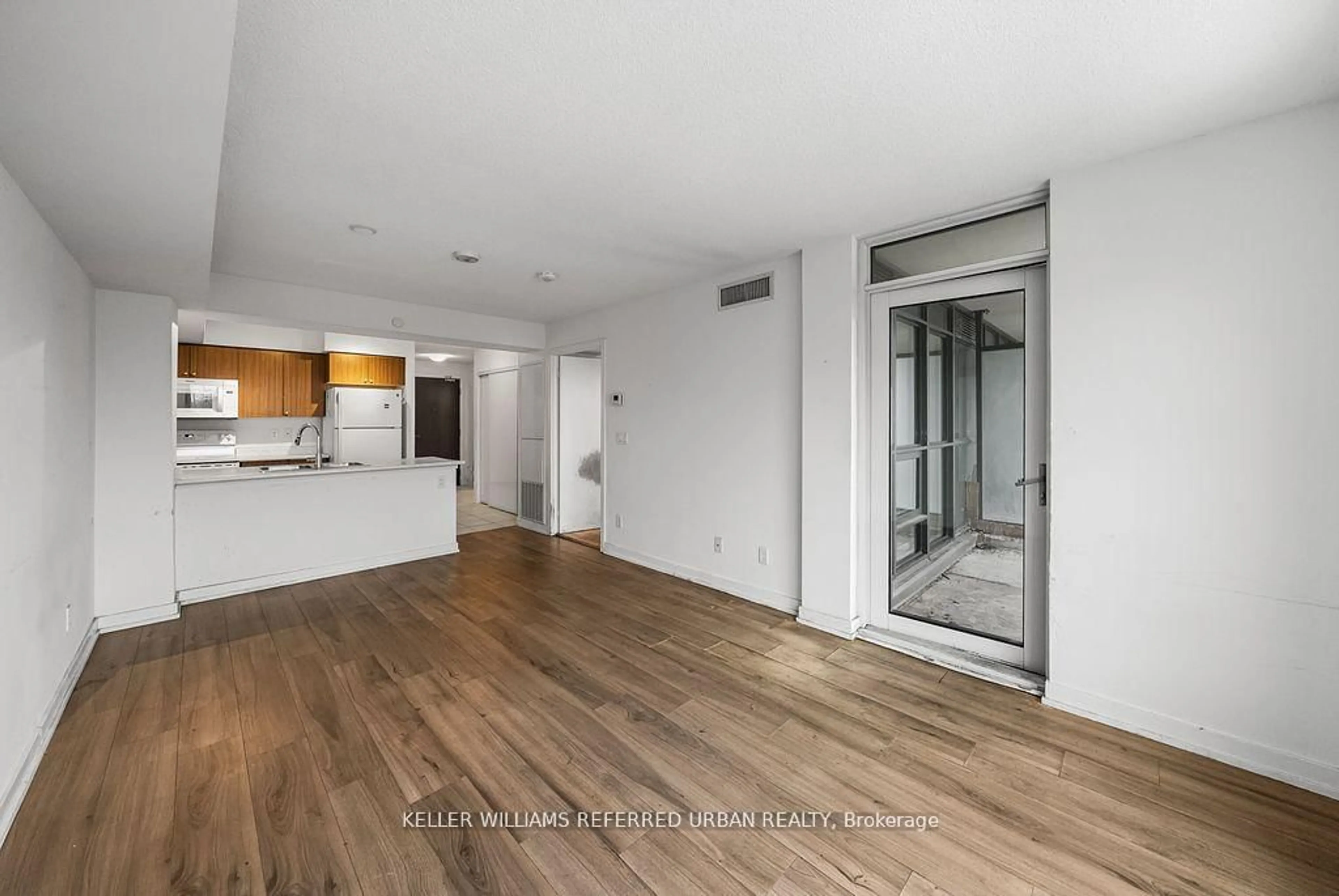 Unknown for 8 Trent Ave #315, Toronto Ontario M4C 0A6