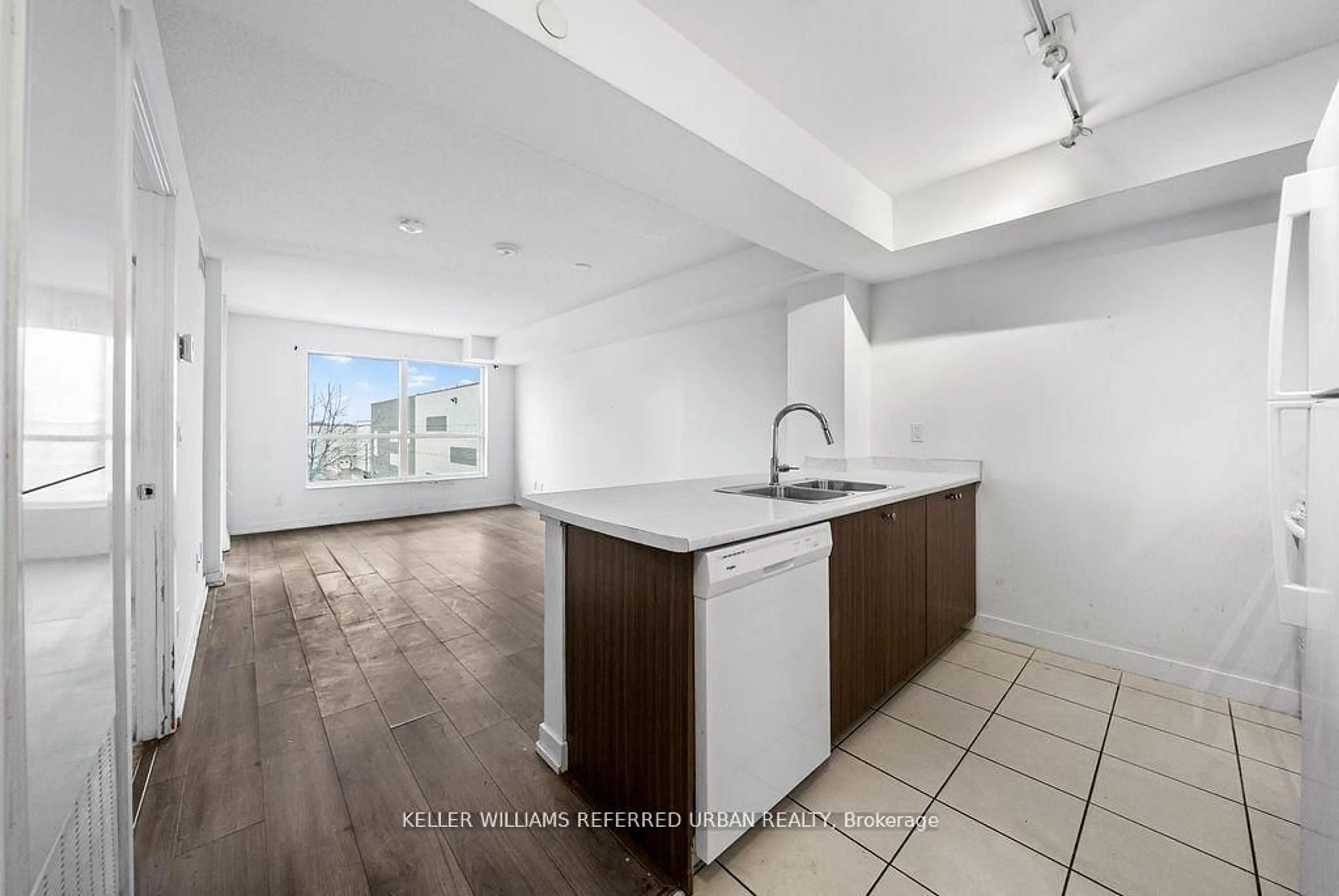 Unknown for 8 Trent Ave #315, Toronto Ontario M4C 0A6