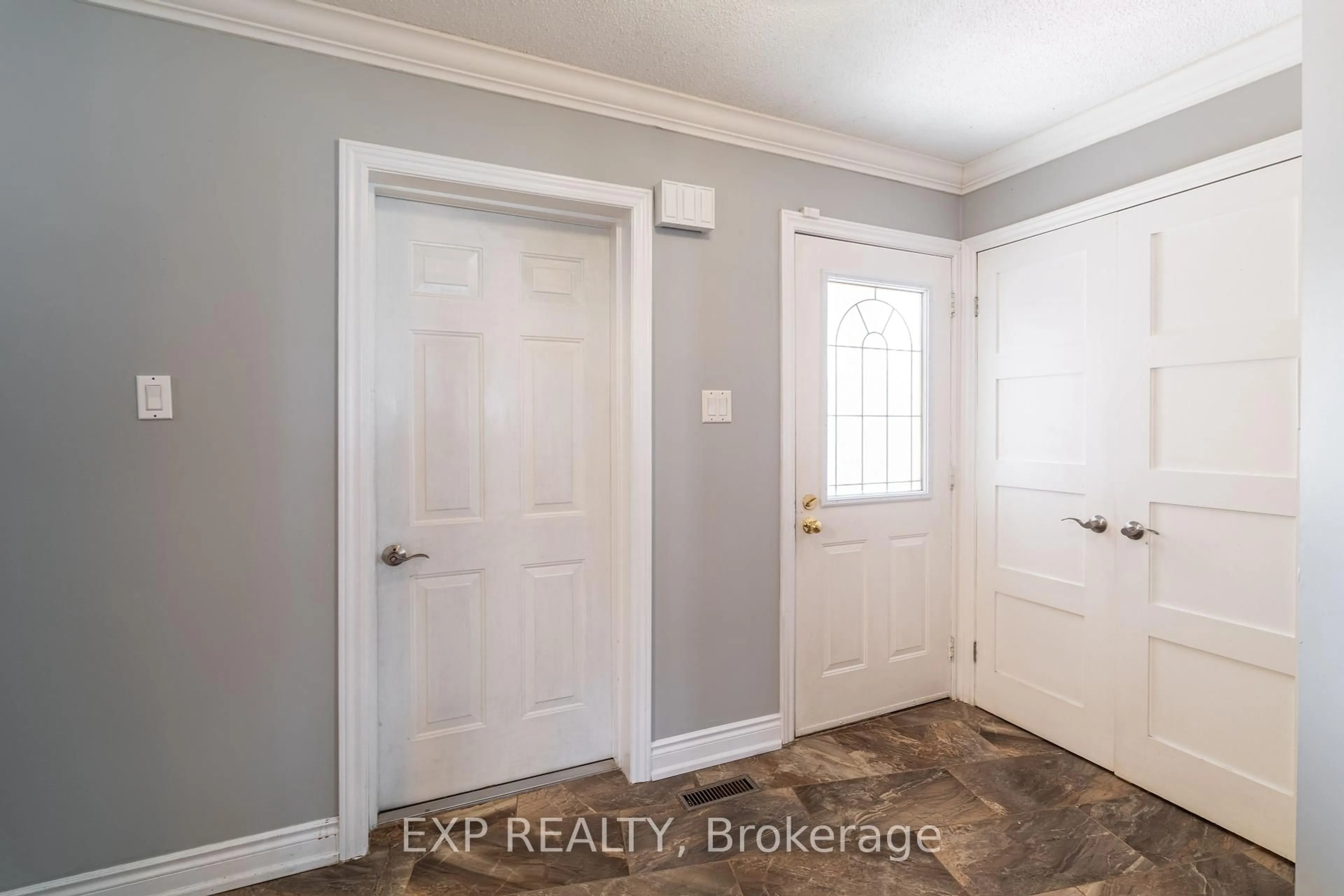 Indoor entryway for 12 Empson Crt, Ajax Ontario L1S 3Y3