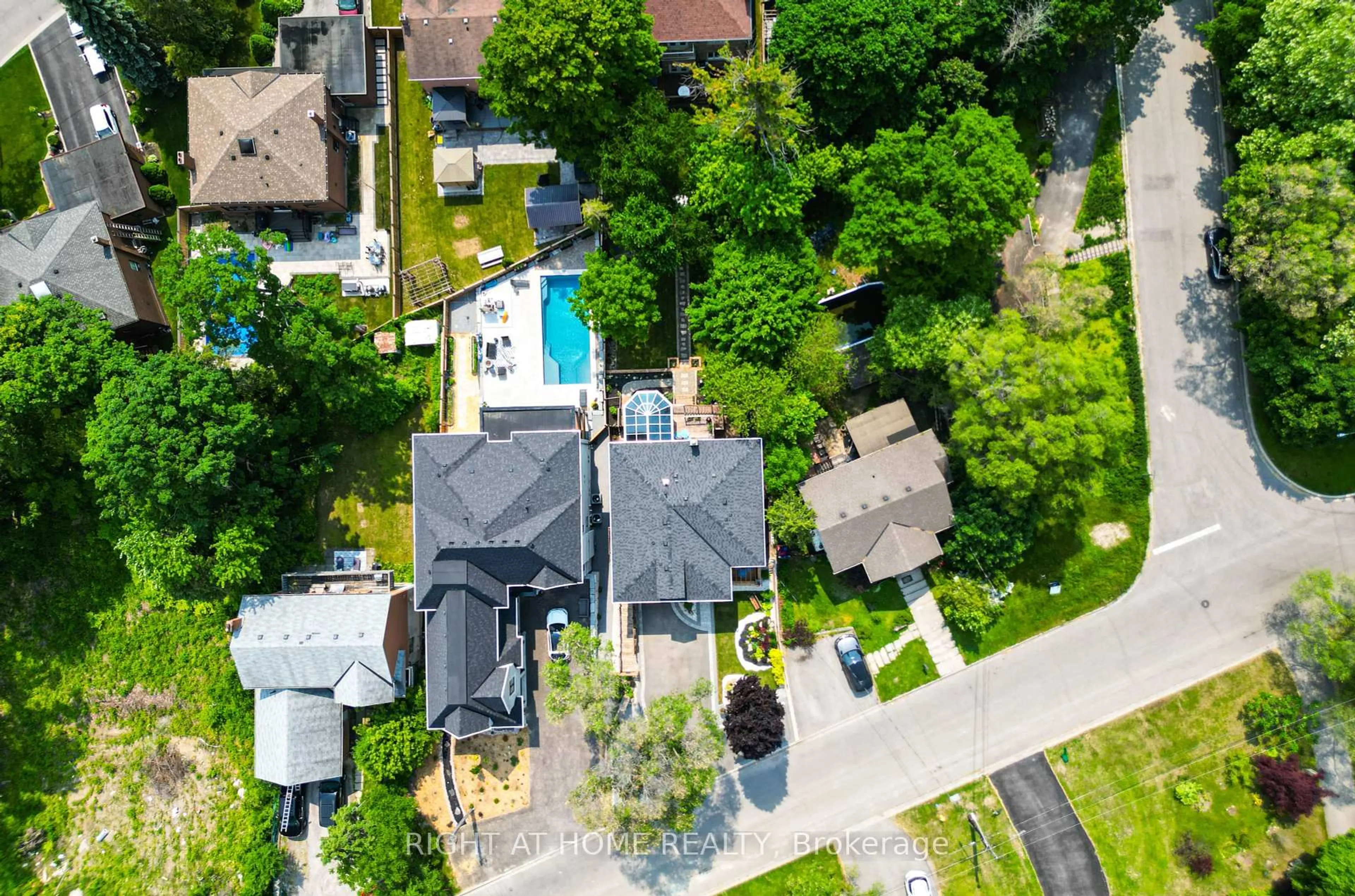 A pic from outside/outdoor area/front of a property/back of a property/a pic from drone, street for 1482 Old Forest Rd, Pickering Ontario L1V 1N9