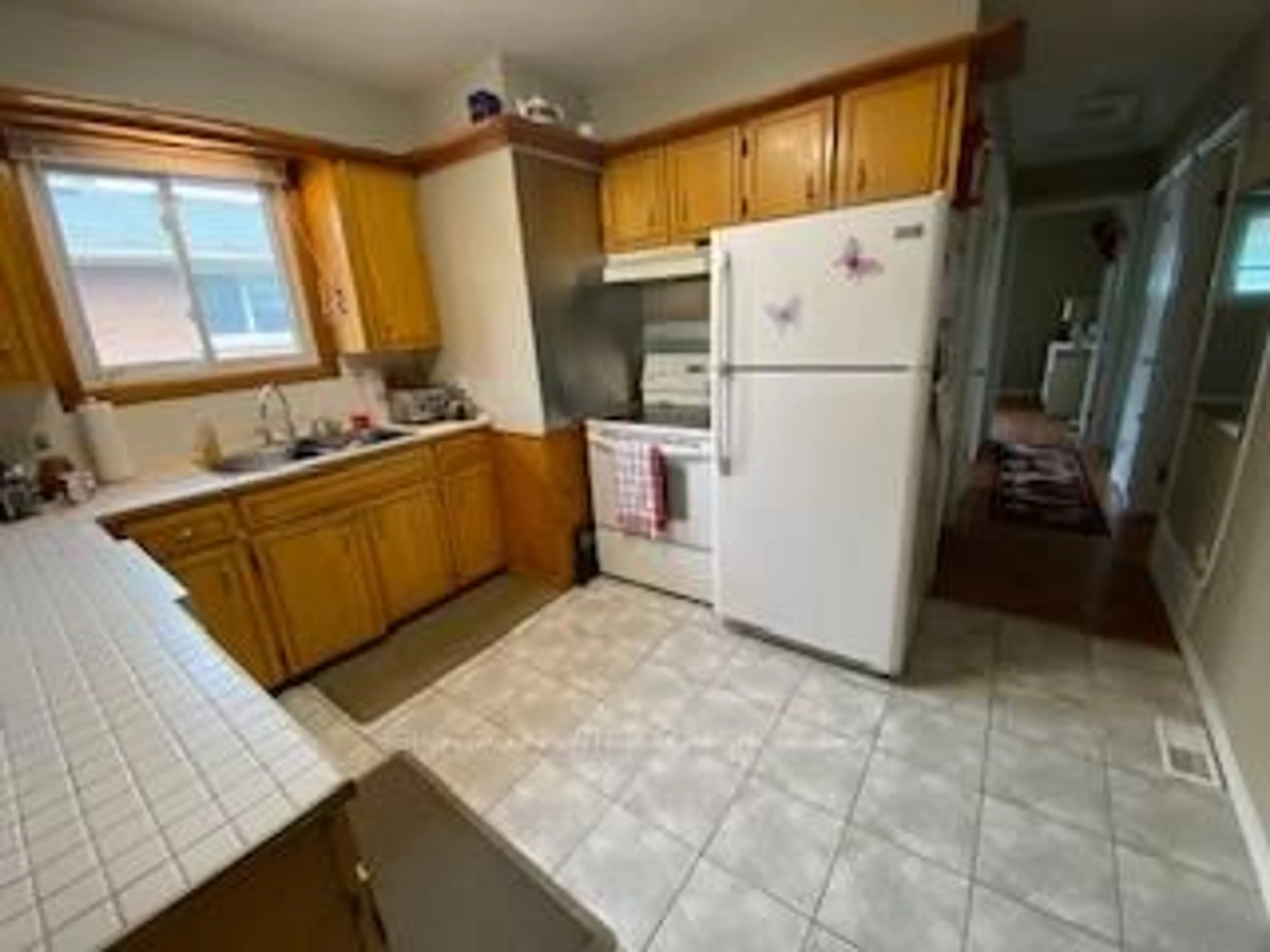Standard kitchen, unknown for 31 Lambs Lane, Clarington Ontario L1C 3G2