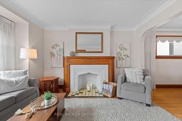 Additional property image - 882 Coxwell Ave
