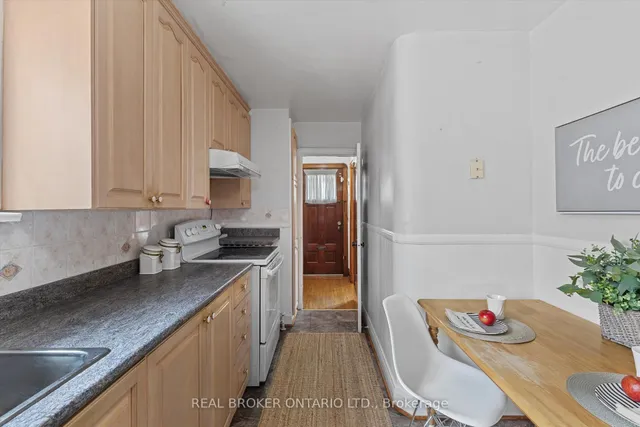 Additional property image - 882 Coxwell Ave