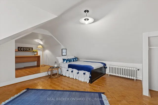 Additional property image - 882 Coxwell Ave