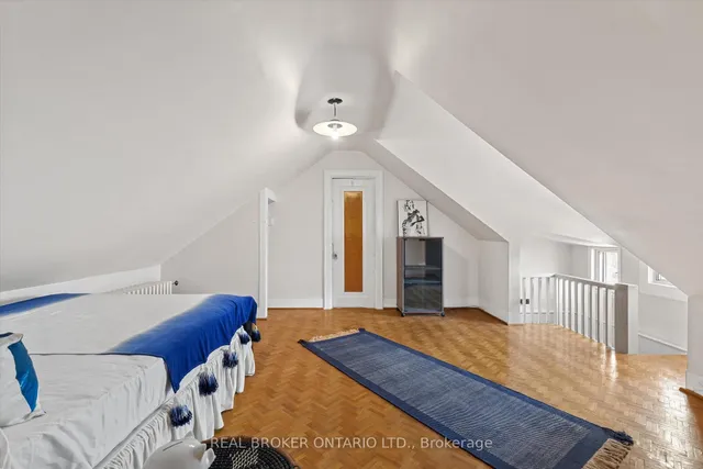 Additional property image - 882 Coxwell Ave