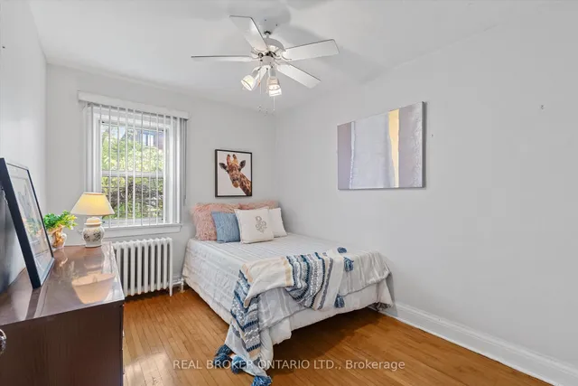 Additional property image - 882 Coxwell Ave