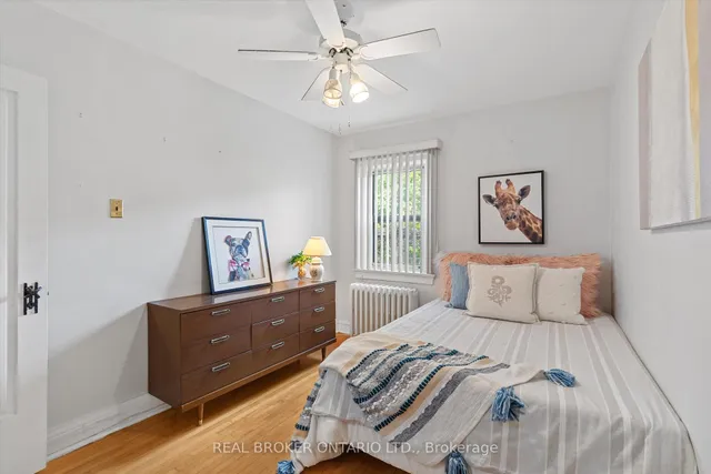 Additional property image - 882 Coxwell Ave