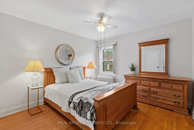 Additional property image - 882 Coxwell Ave