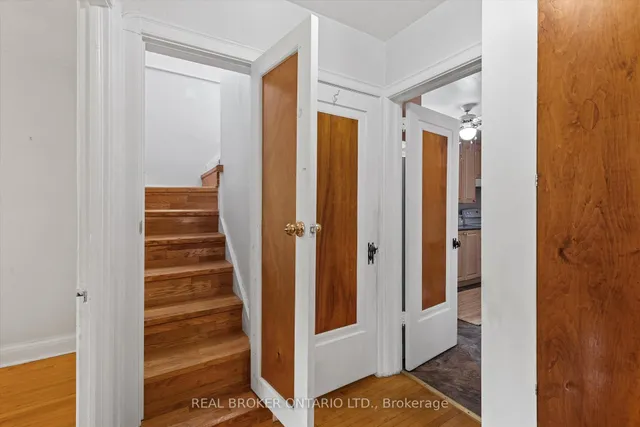 Additional property image - 882 Coxwell Ave