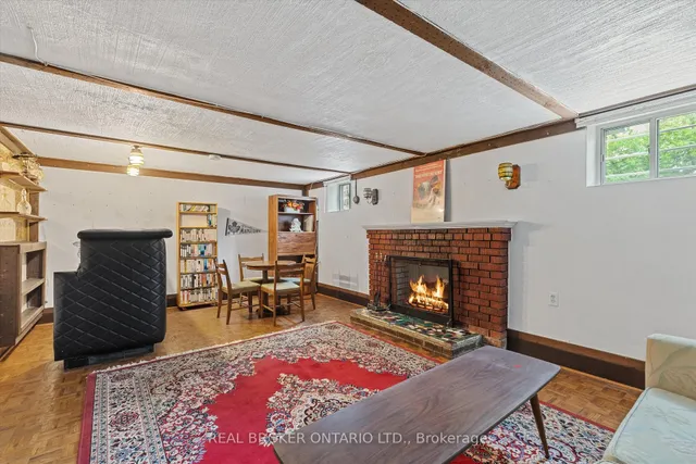 Additional property image - 882 Coxwell Ave