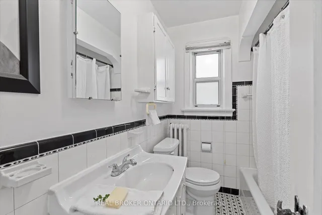Additional property image - 882 Coxwell Ave