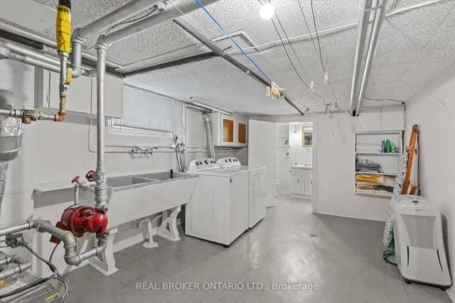 Additional property image - 882 Coxwell Ave