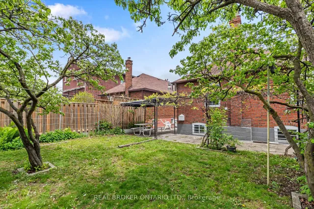 Additional property image - 882 Coxwell Ave