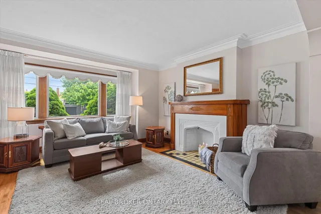 Additional property image - 882 Coxwell Ave
