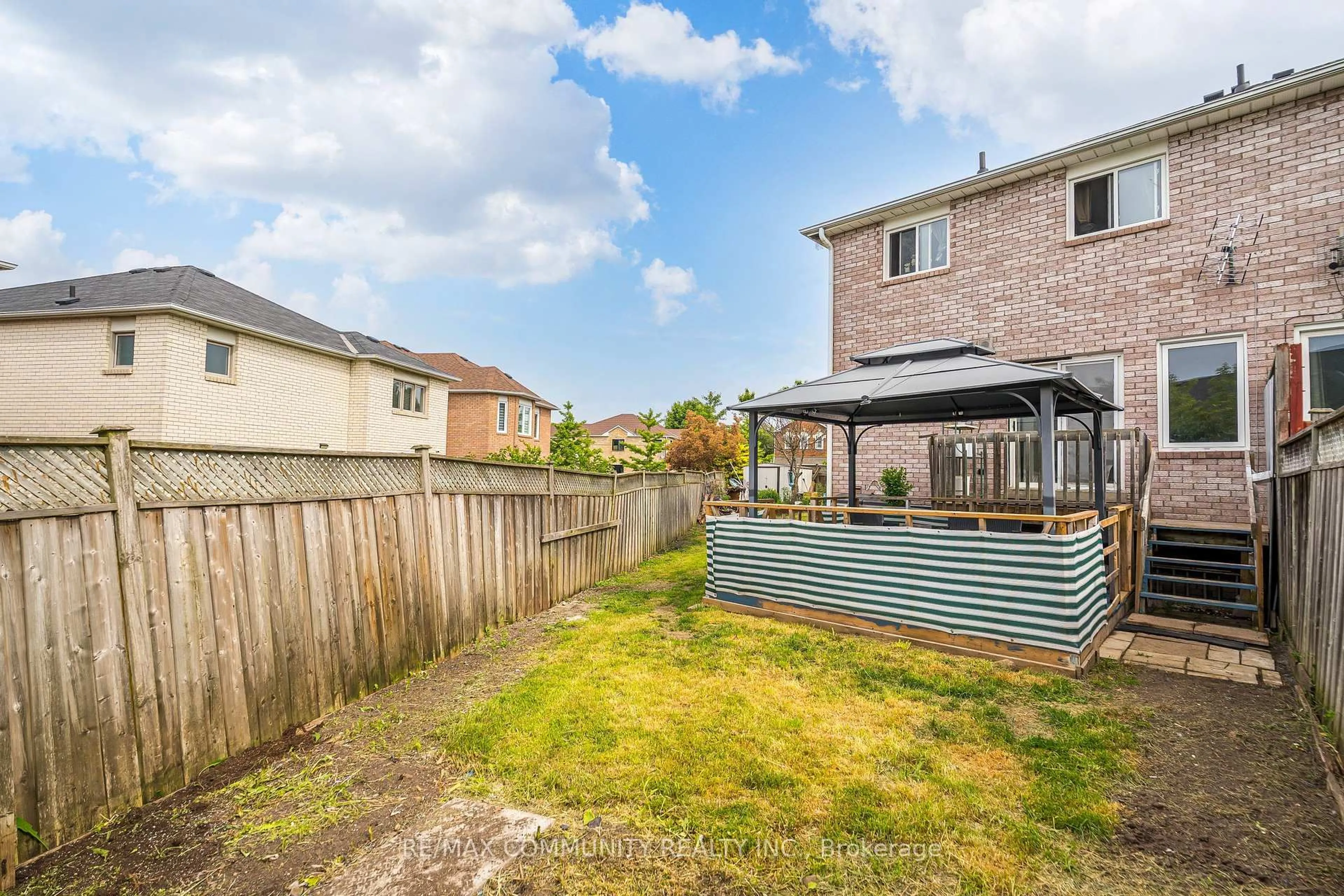 A pic from outside/outdoor area/front of a property/back of a property/a pic from drone, street for 3 Tawn Cres, Ajax Ontario L1Z 1J1