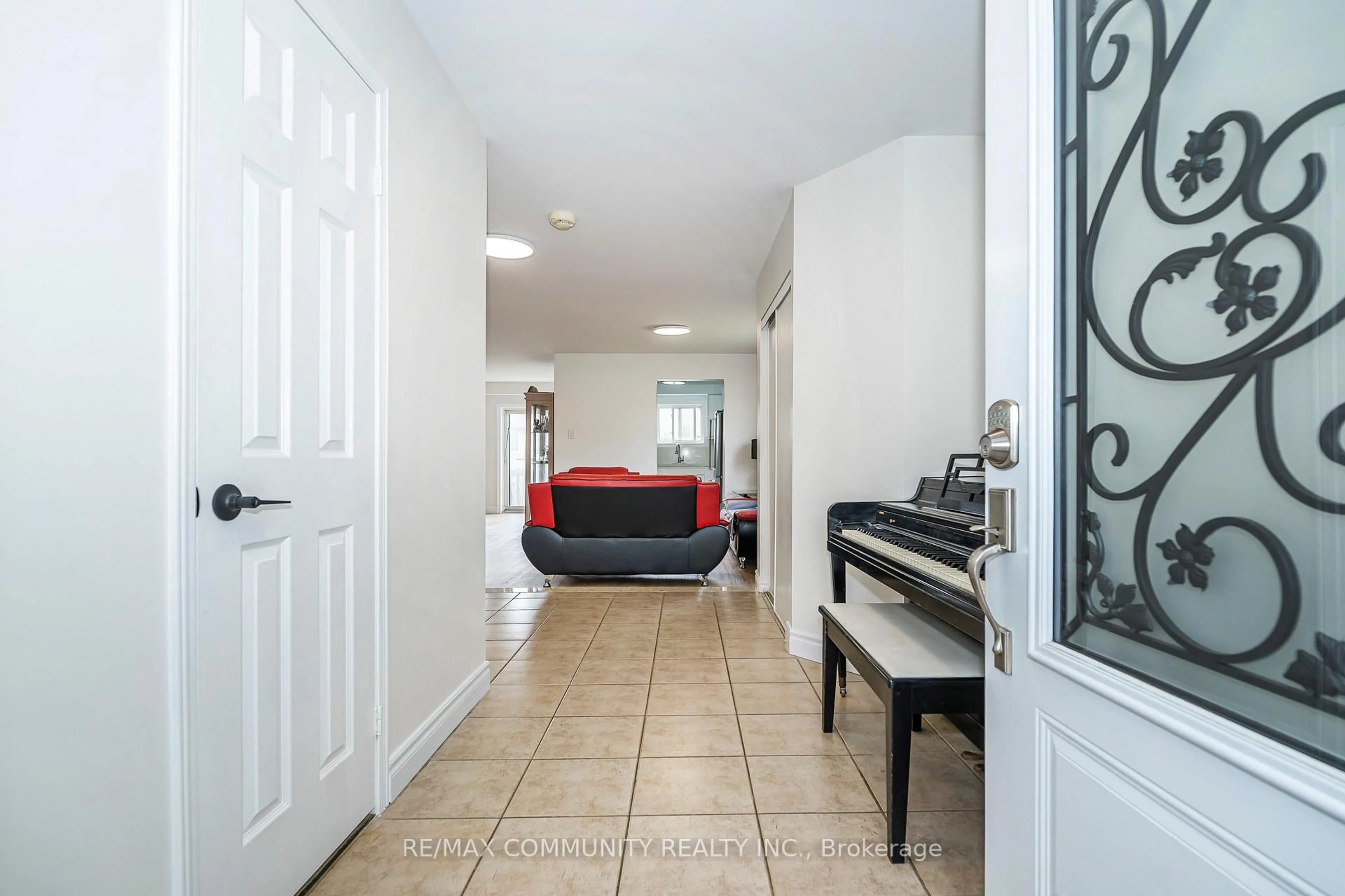 Indoor entryway for 3 Tawn Cres, Ajax Ontario L1Z 1J1