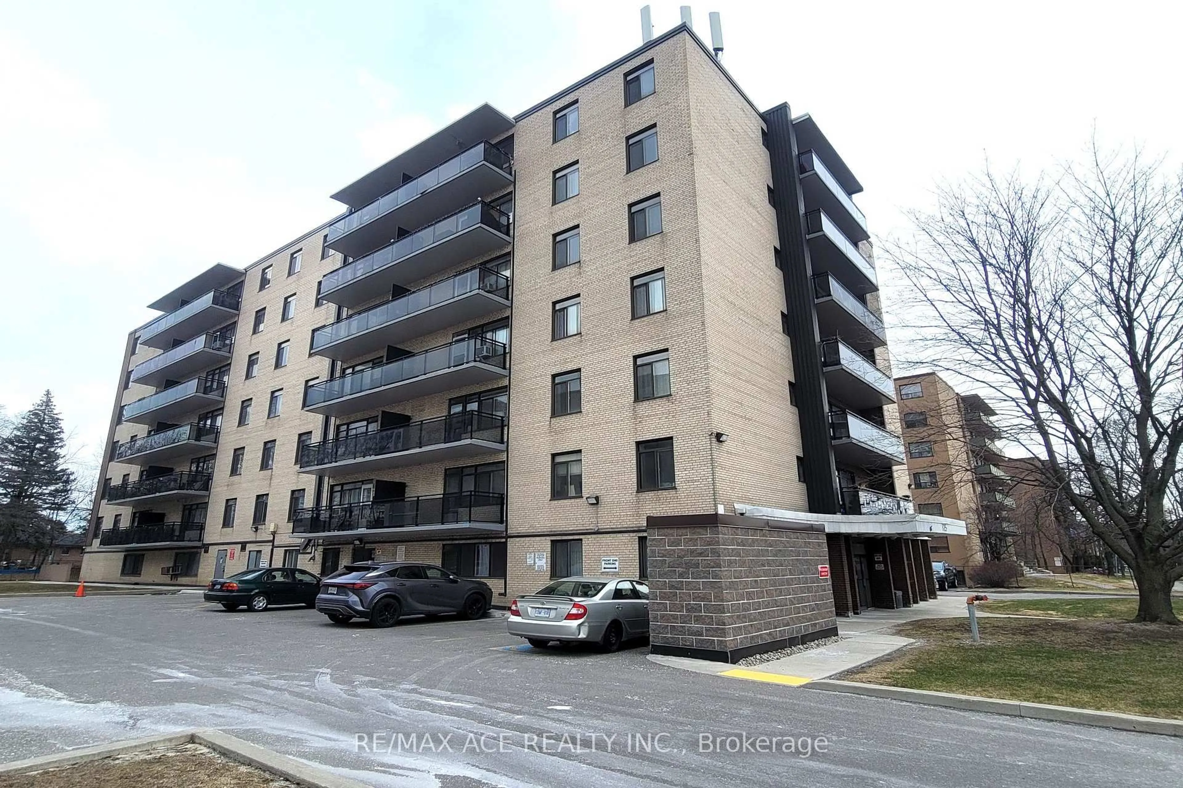 A pic from outside/outdoor area/front of a property/back of a property/a pic from drone, unknown for 825 Kennedy Rd #506, Toronto Ontario M1K 2E6