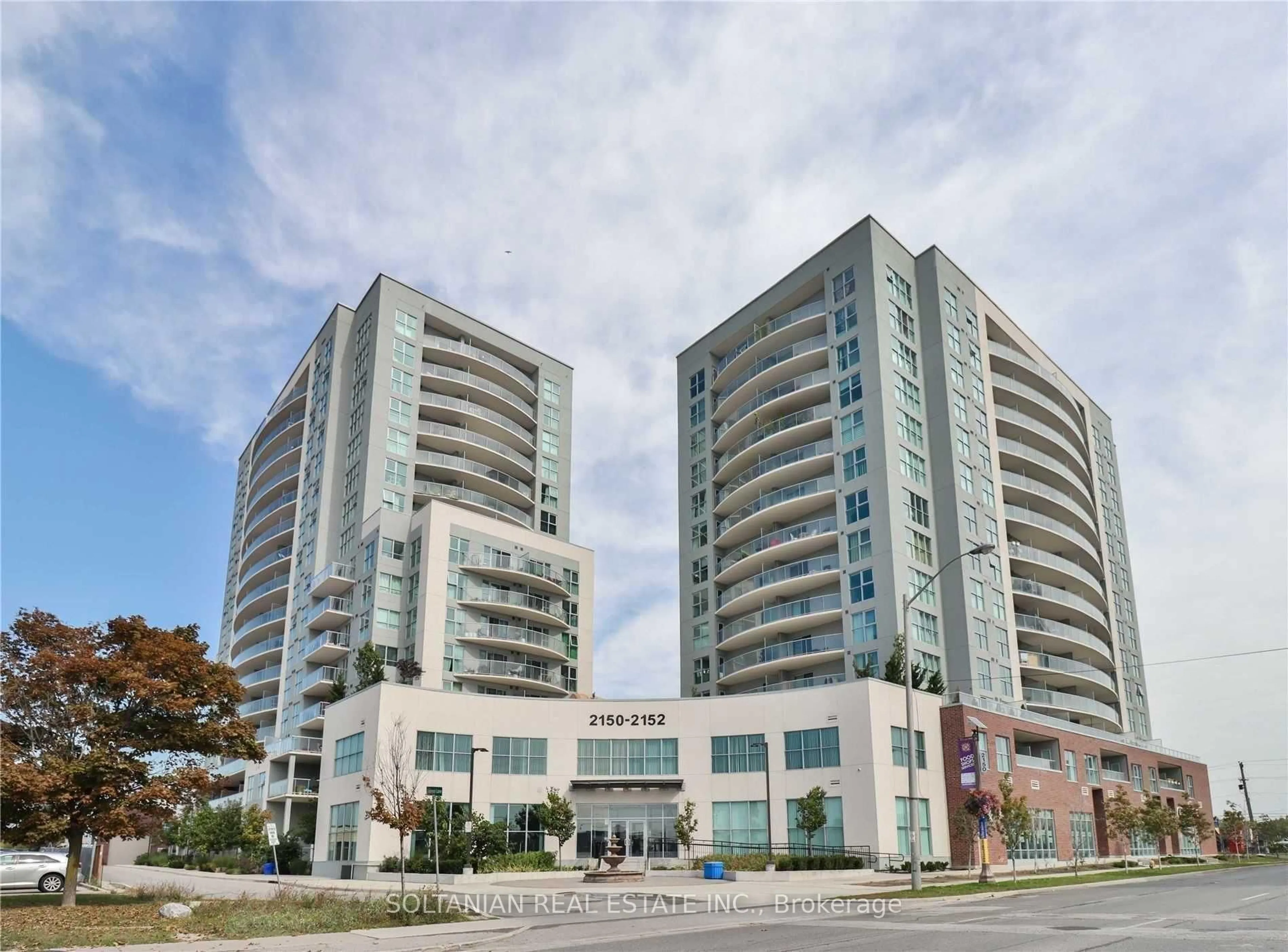 Indoor foyer for 2150 Lawrence Ave #610, Toronto Ontario M1R 3A7