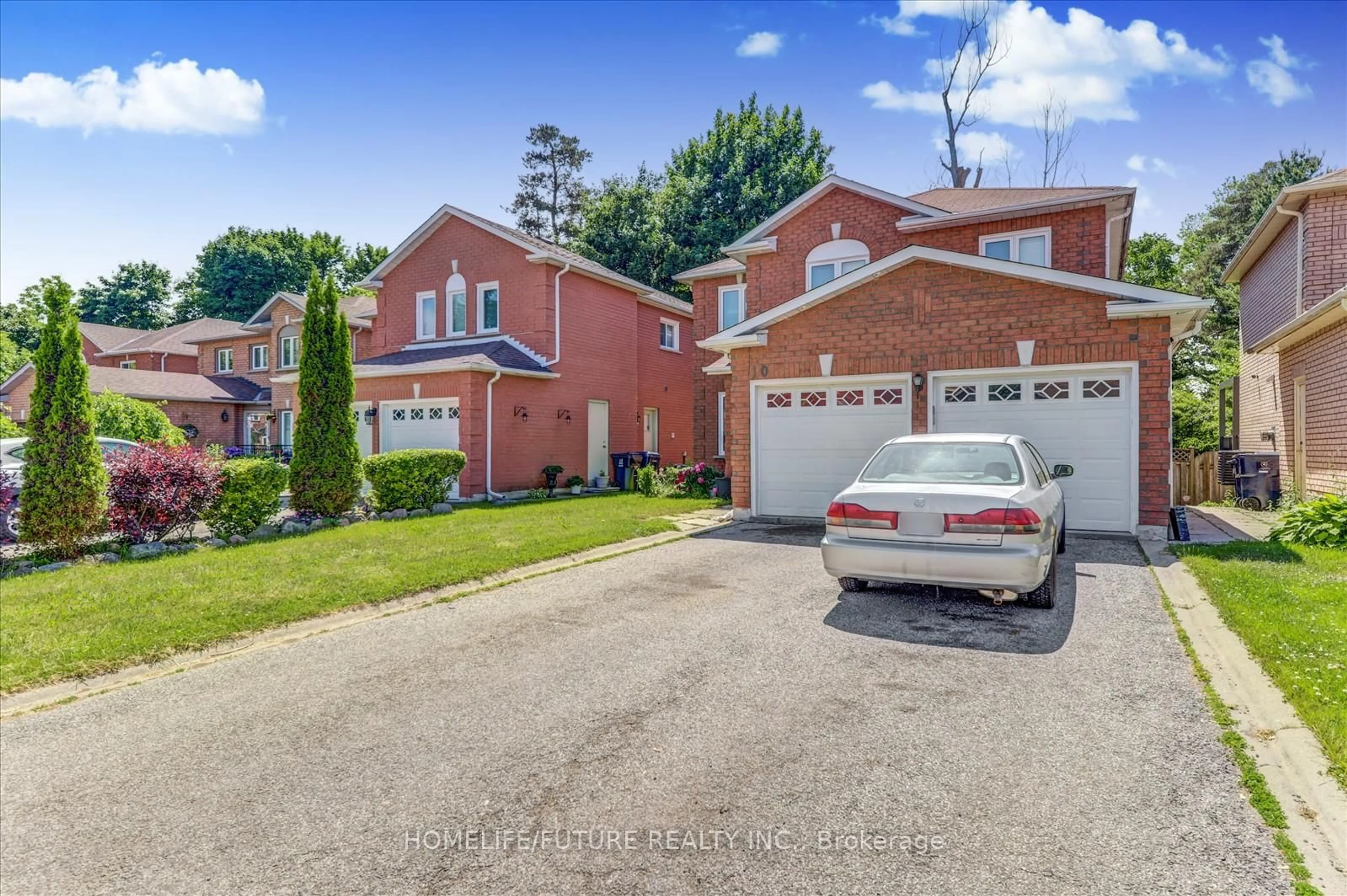 A pic from outside/outdoor area/front of a property/back of a property/a pic from drone, street for 10 Hania Terr, Toronto Ontario M1C 4Z9