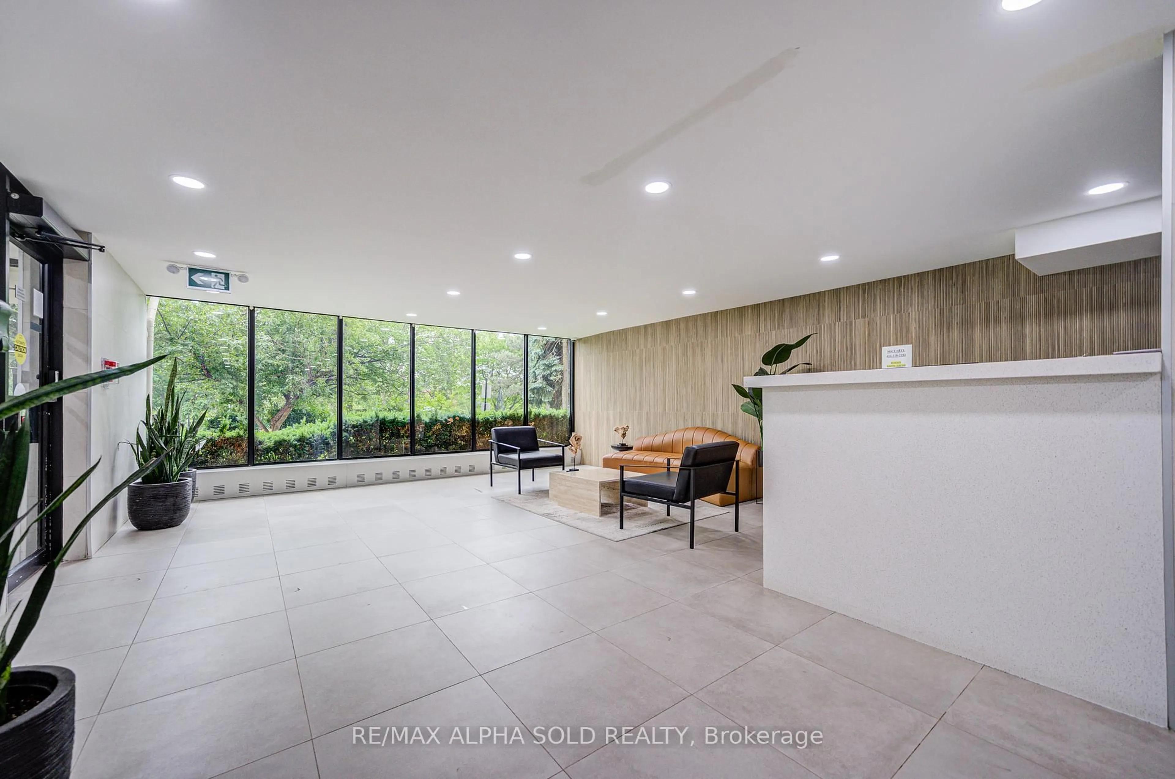 Indoor foyer for 100 Echo Point Pl #1705, Toronto Ontario M1W 2V2