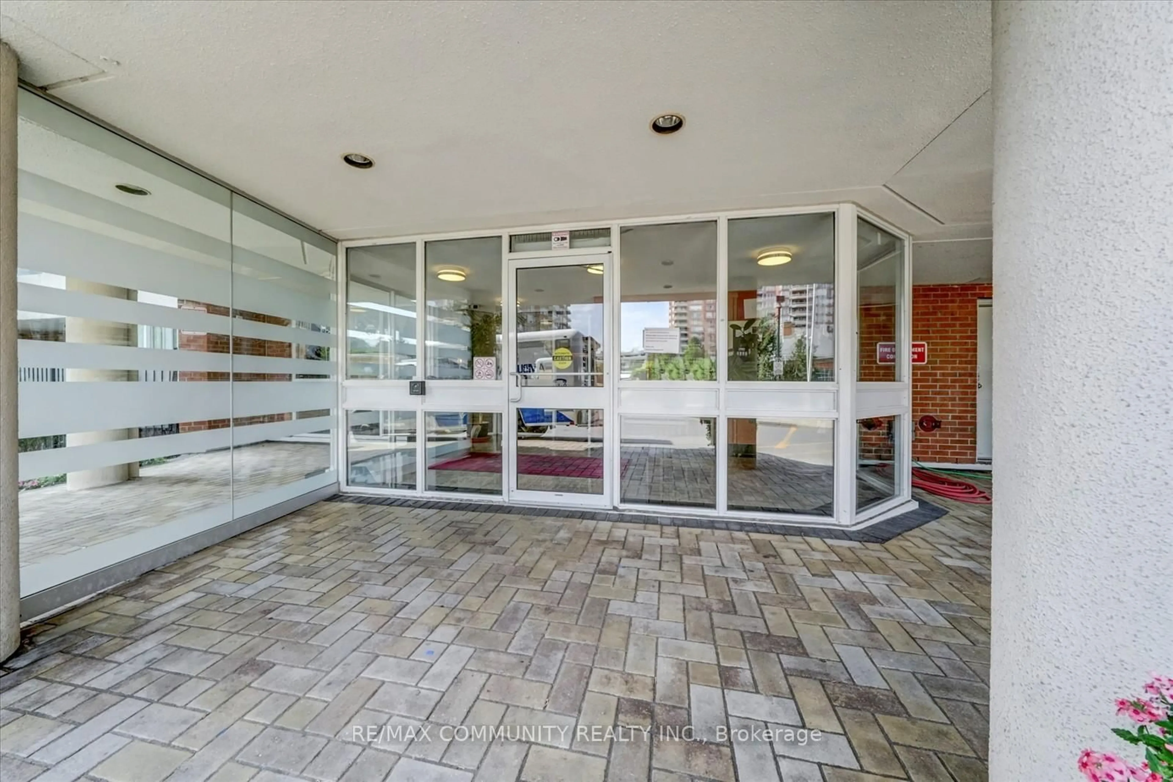 Indoor foyer for 430 Mclevin Ave #Ph11, Toronto Ontario M1B 5P1