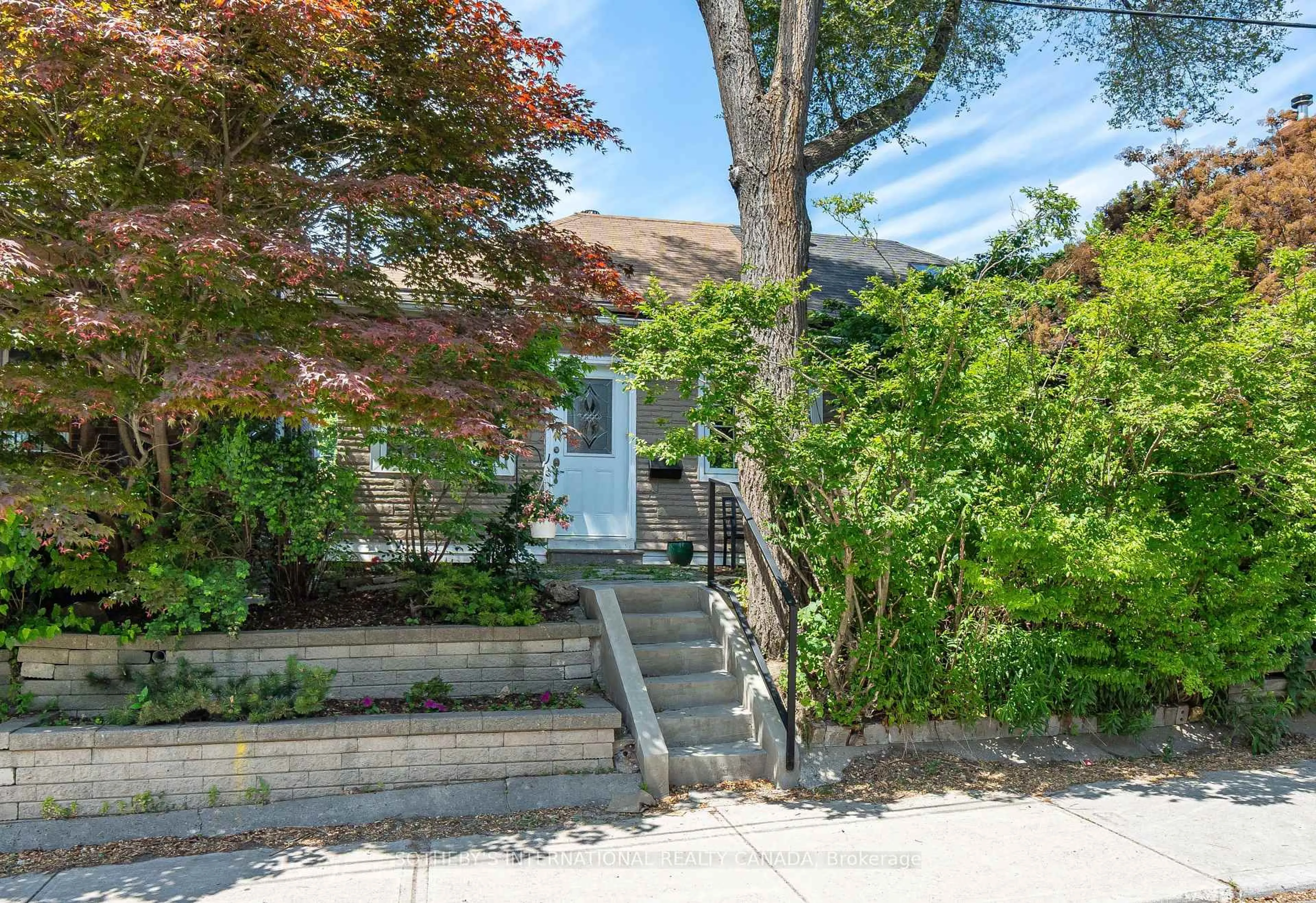 Unknown for 692 Woodbine Ave, Toronto Ontario M4E 2J1